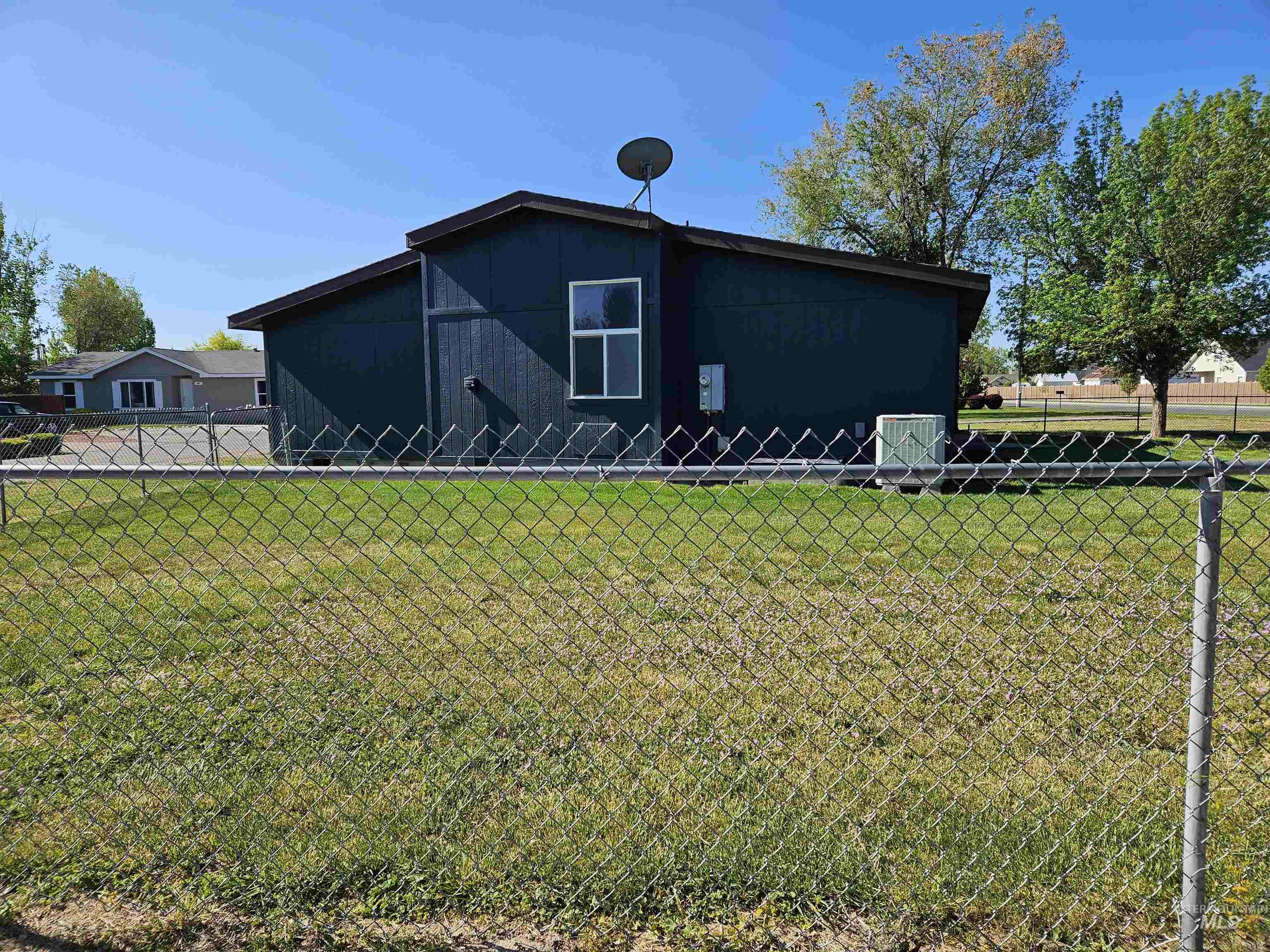 895 Robbins Ave Property Photo 18