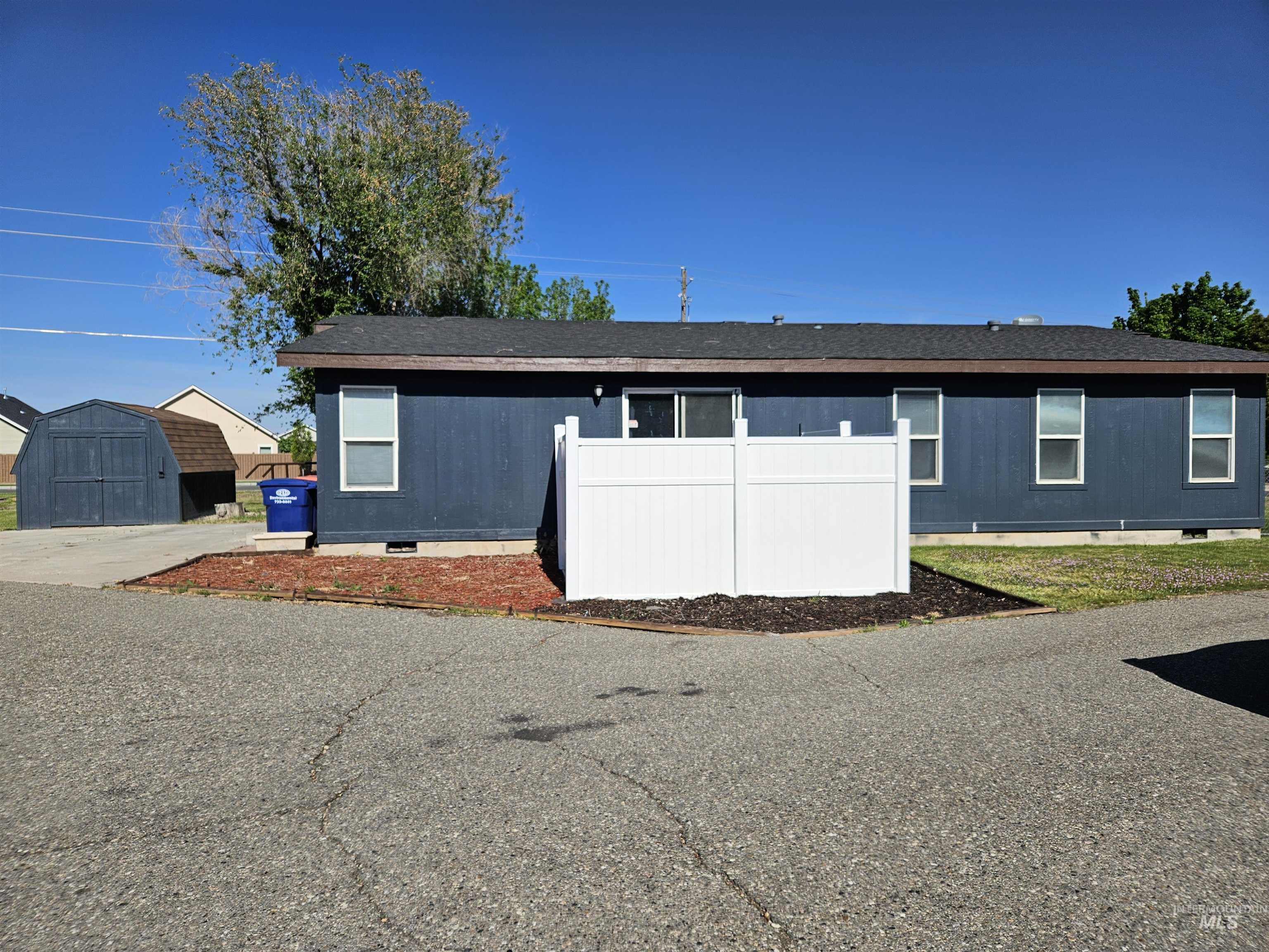 895 Robbins Ave Property Photo 19