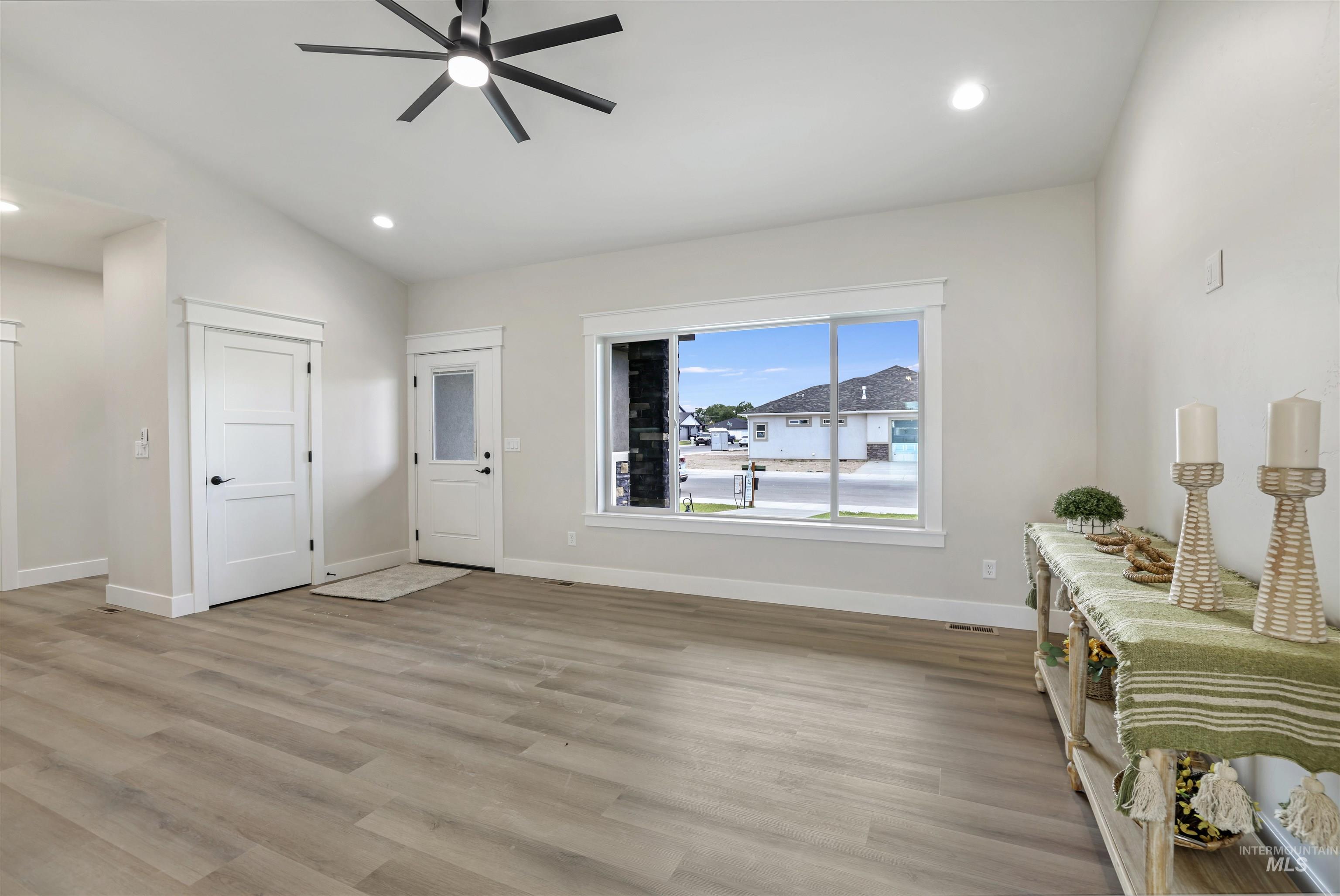 1487 Zephlyn Street Property Photo 9