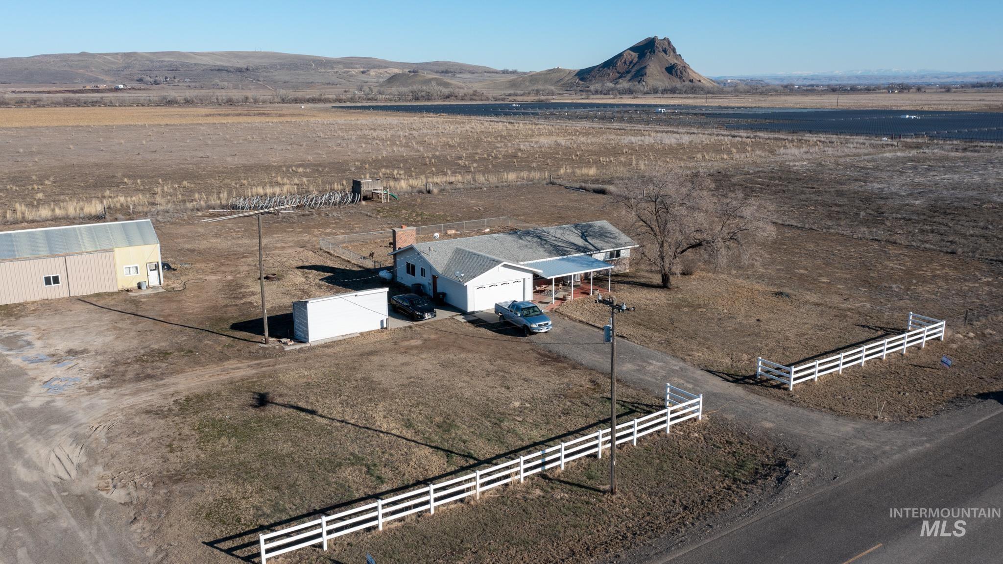 990 Railroad Ave Property Photo