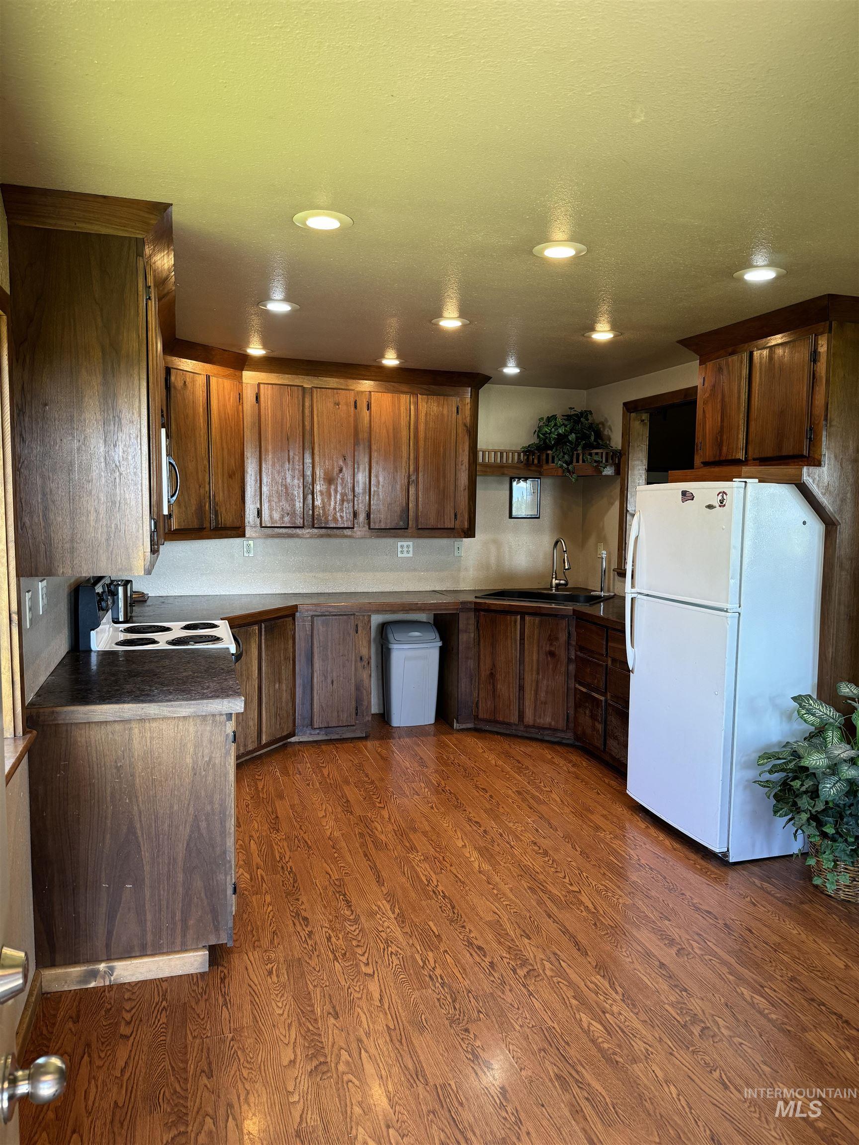 2248 Glenwood Road Property Photo 29