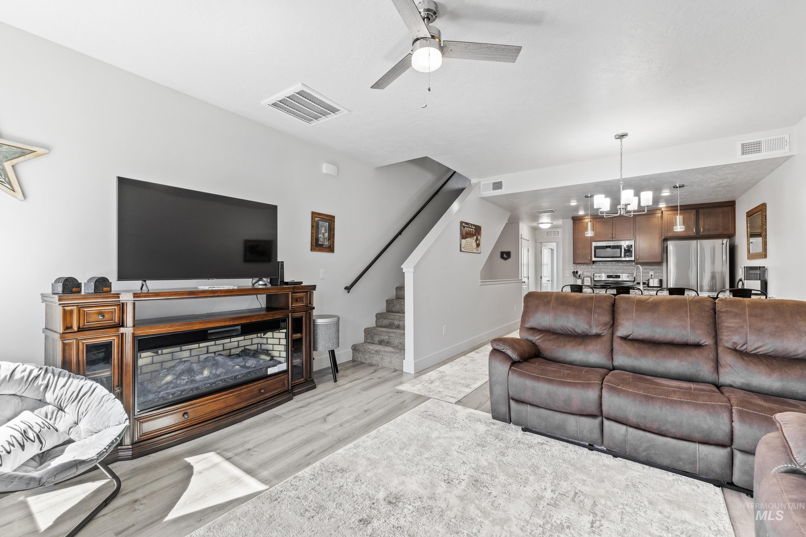 303 Broken Ridge Way Property Photo 1