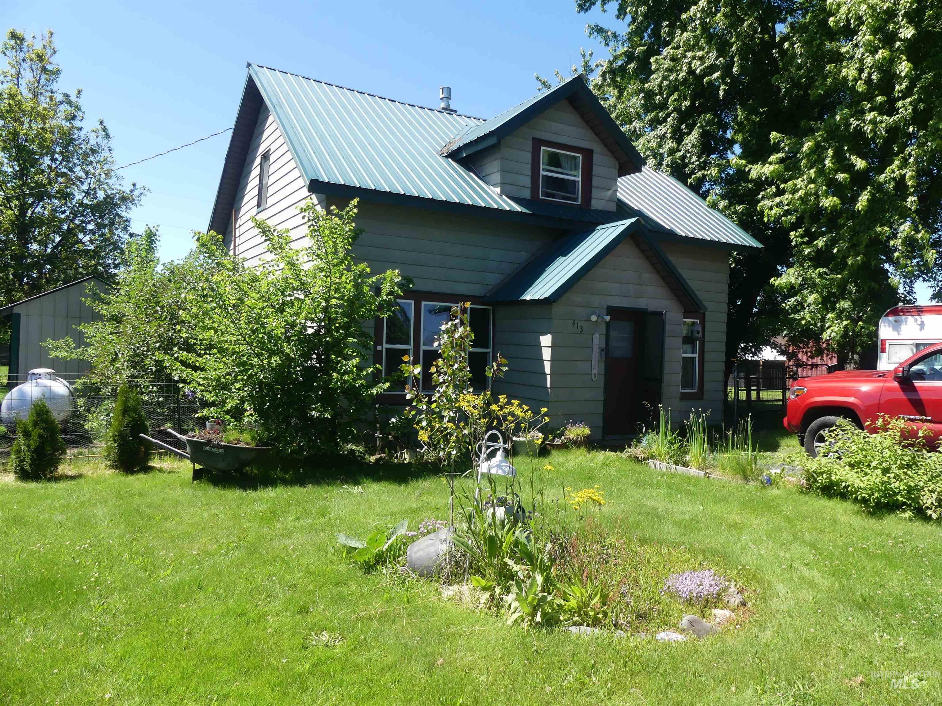 413 E Pierce Ave Property Photo 1