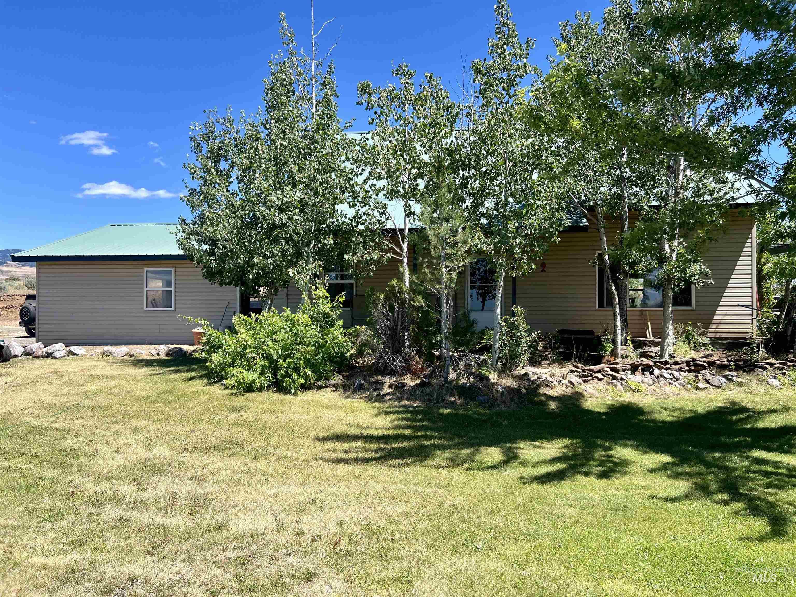 2348 S Grays Creek Rd Property Photo 3