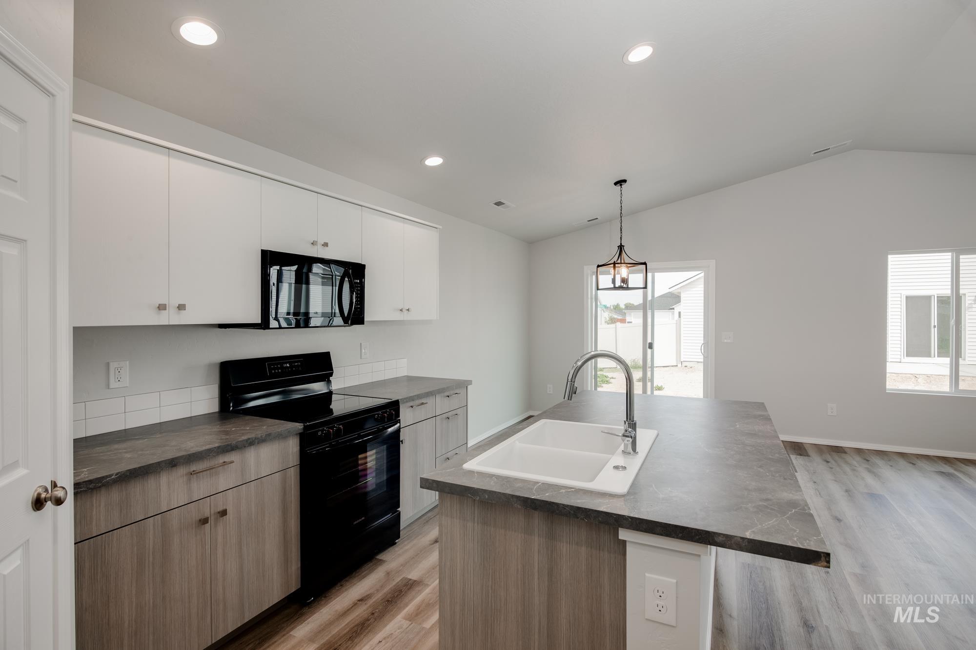 12902 Canyon Falls St Property Photo 8