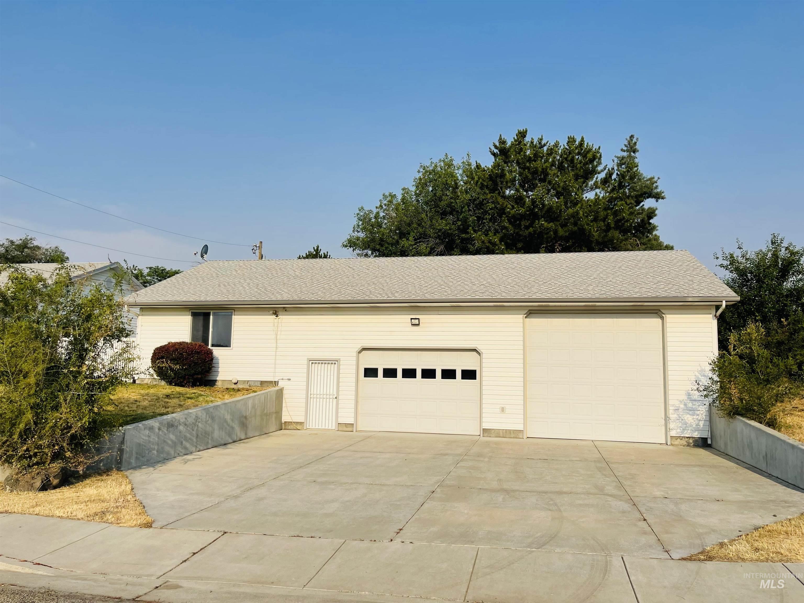 1293 Alameda Dr. Property Photo 3
