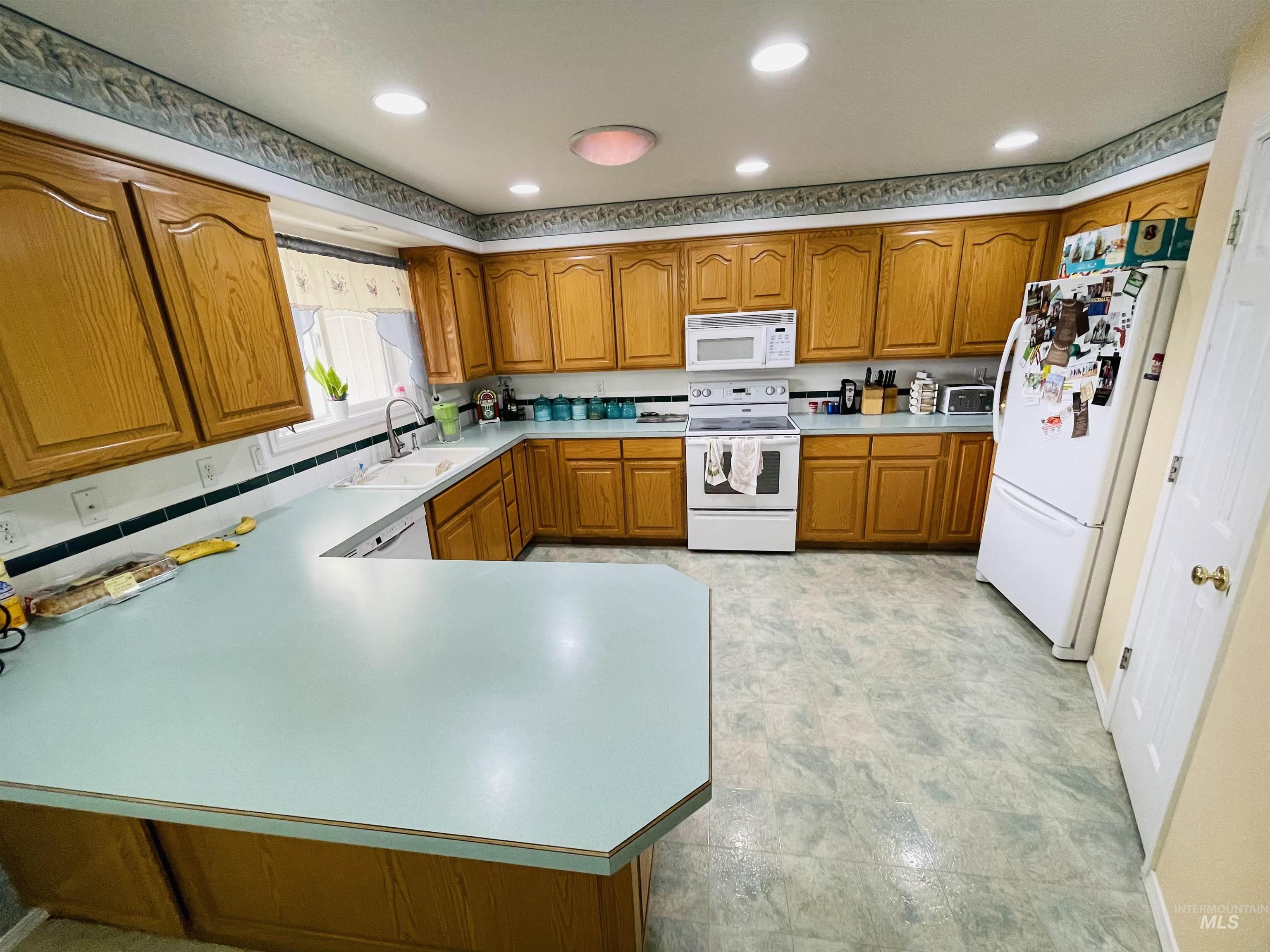 1293 Alameda Dr. Property Photo 4