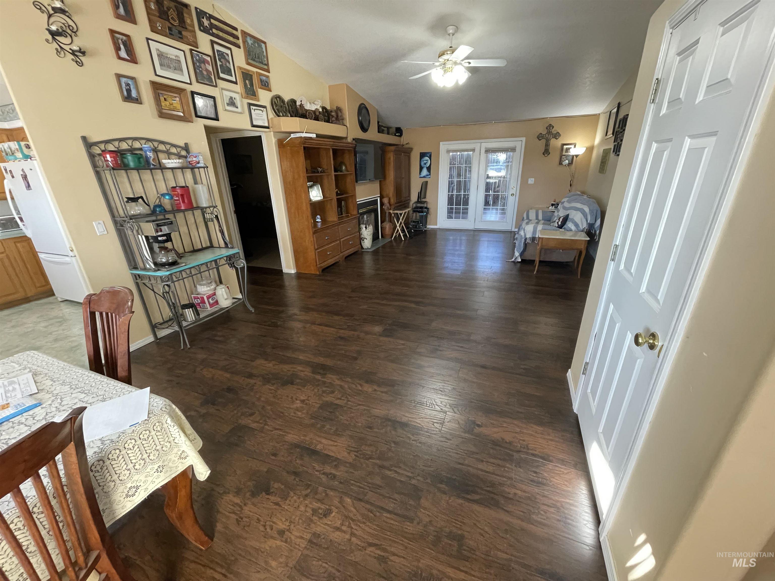 1293 Alameda Dr. Property Photo 10