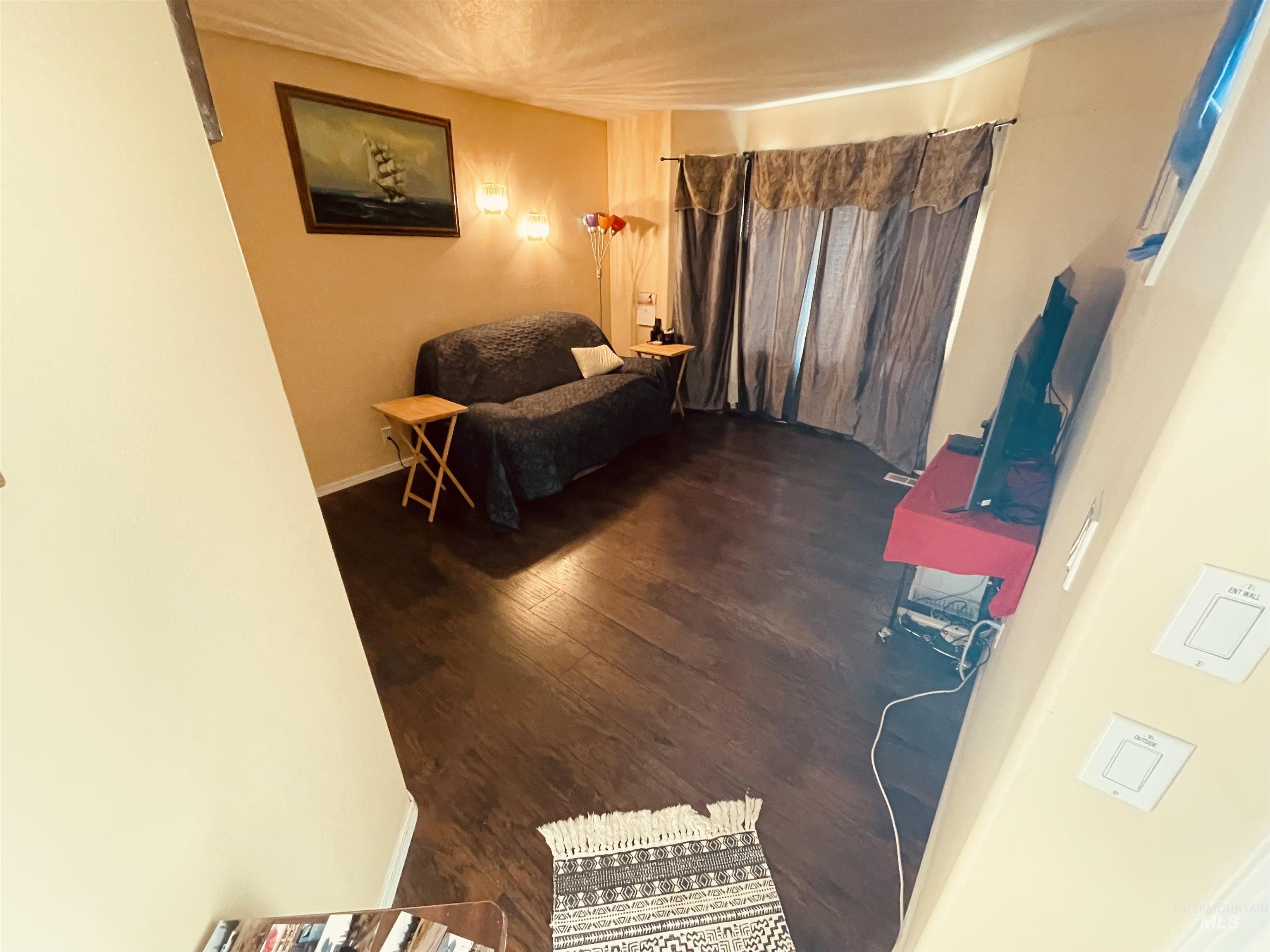 1293 Alameda Dr. Property Photo 11