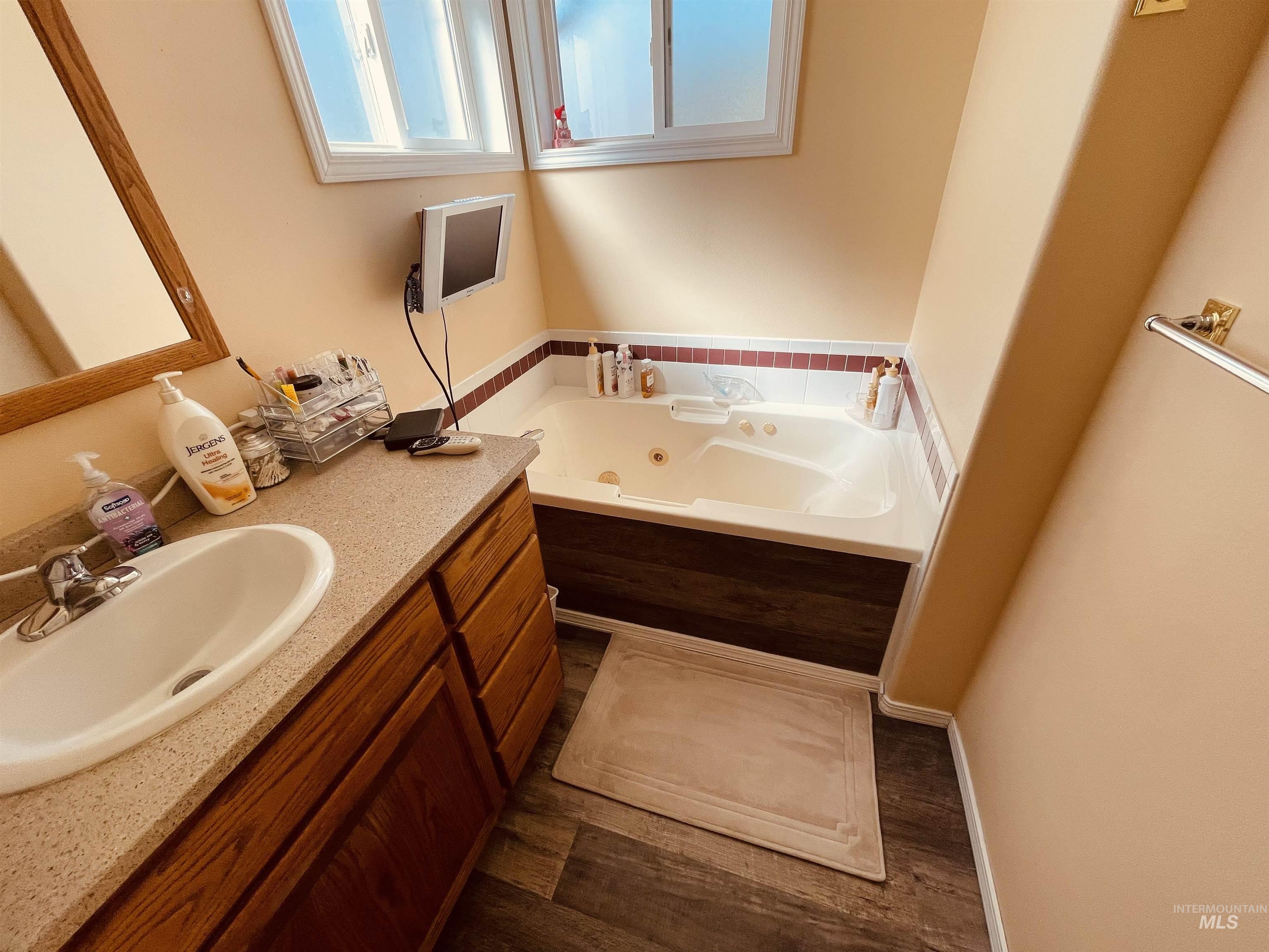 1293 Alameda Dr. Property Photo 14