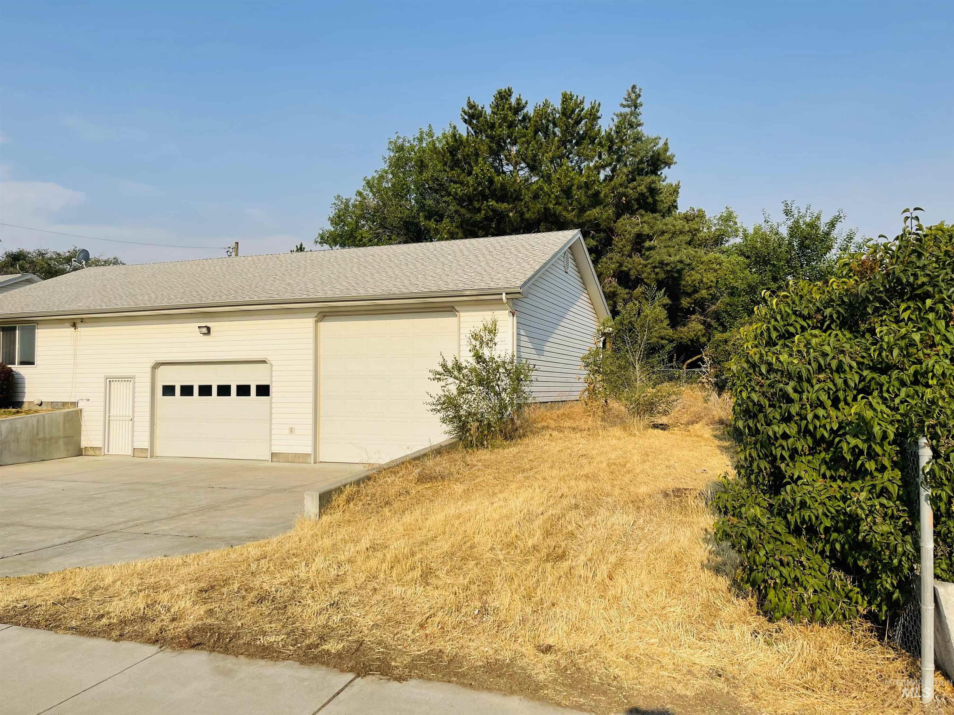 1293 Alameda Dr. Property Photo 21