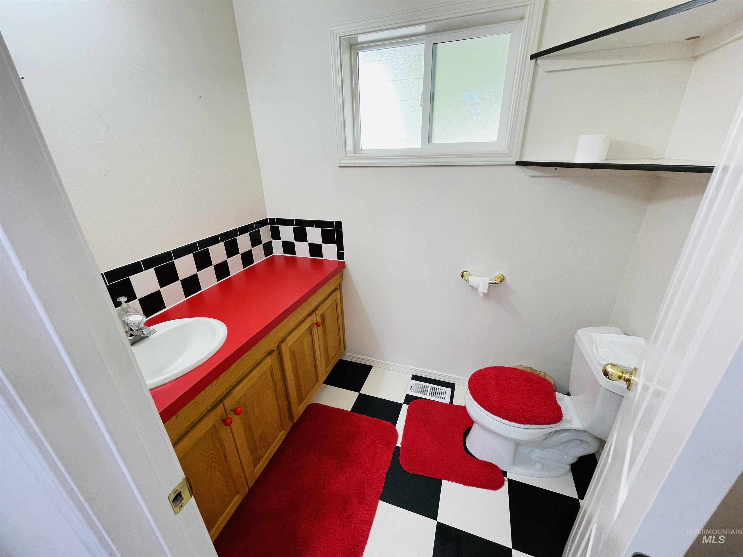 1293 Alameda Dr. Property Photo 23