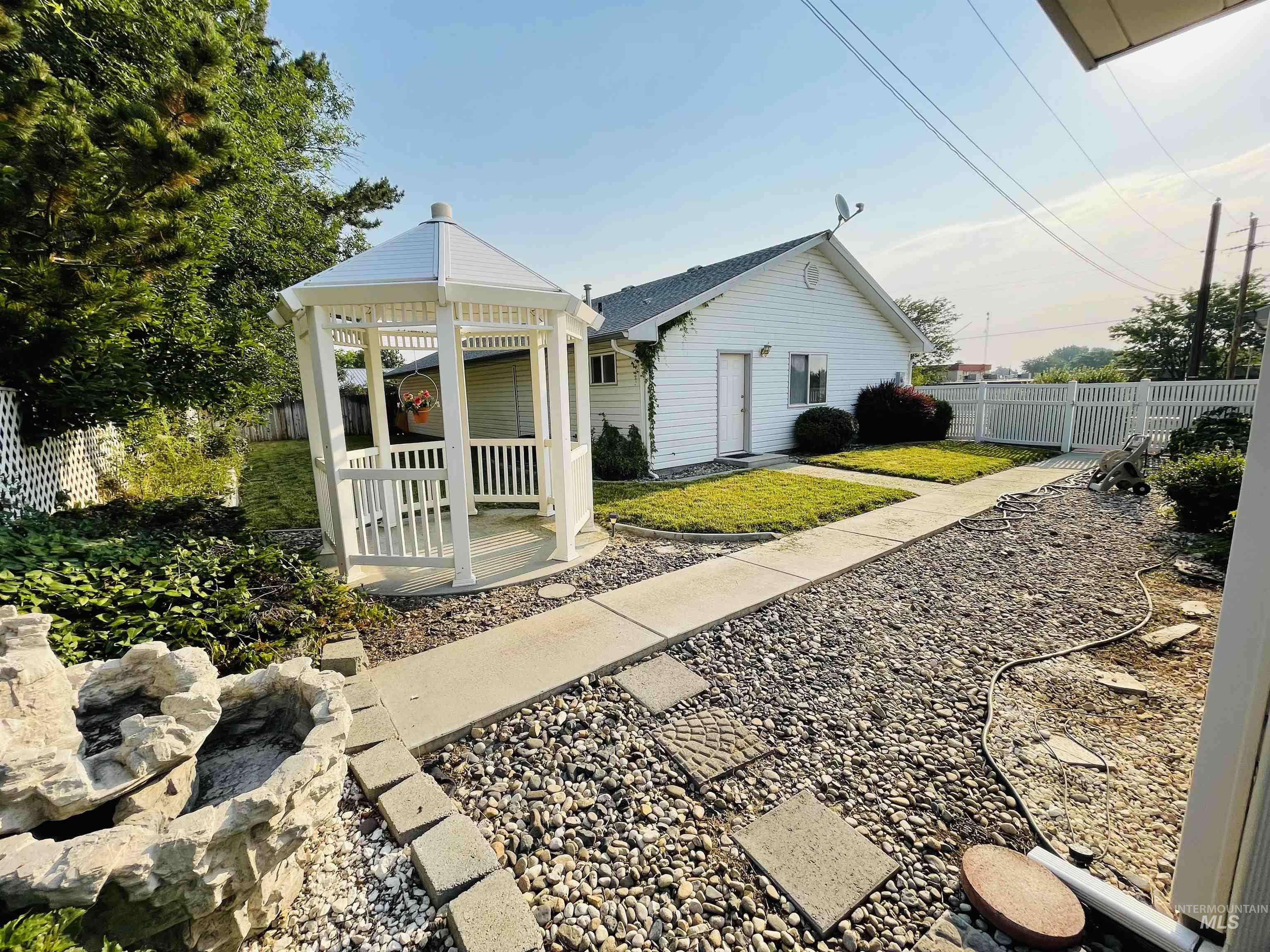 1293 Alameda Dr. Property Photo 29