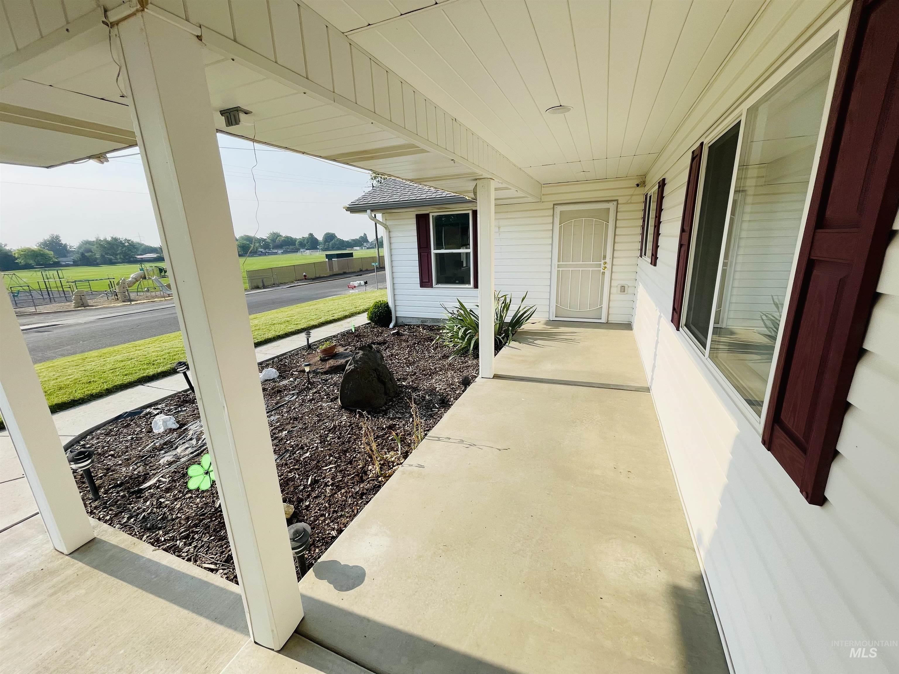 1293 Alameda Dr. Property Photo 35