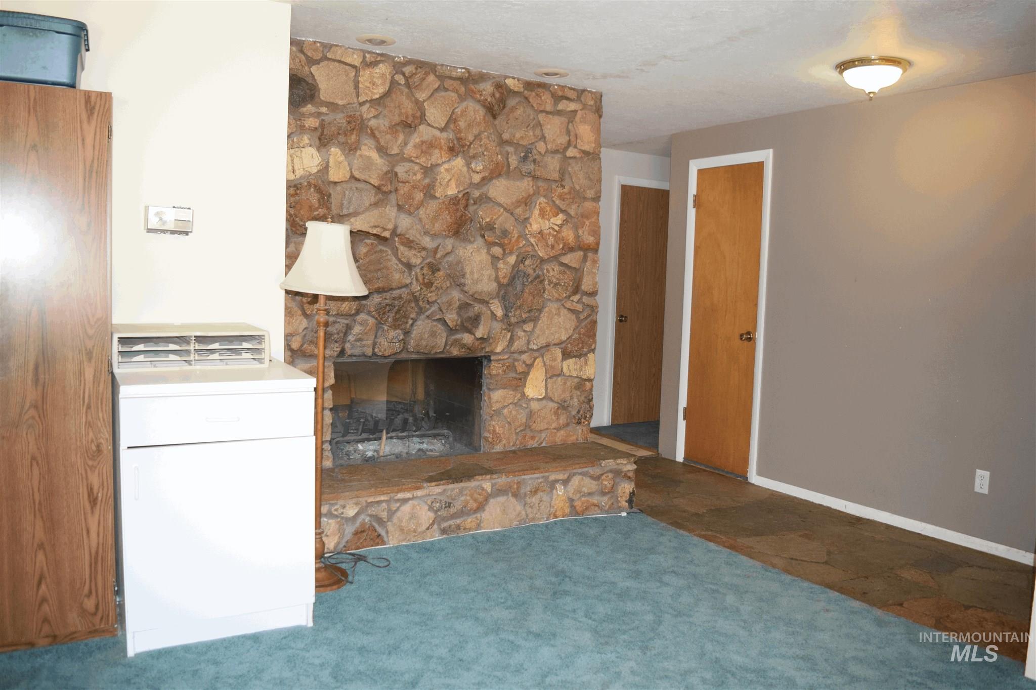 11825 W Victory Road Property Photo 5