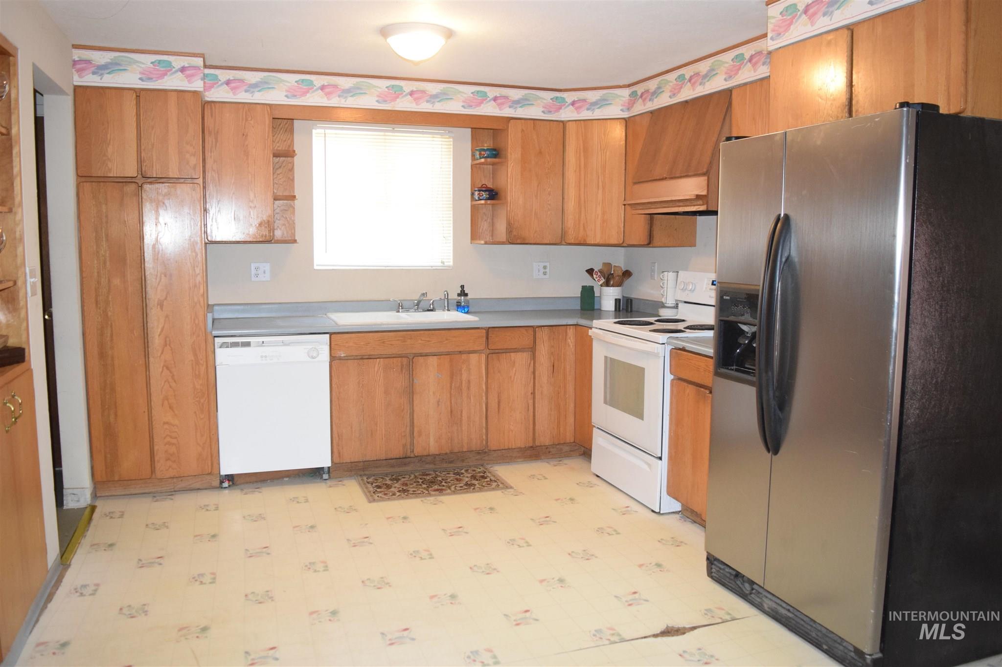 11825 W Victory Road Property Photo 7