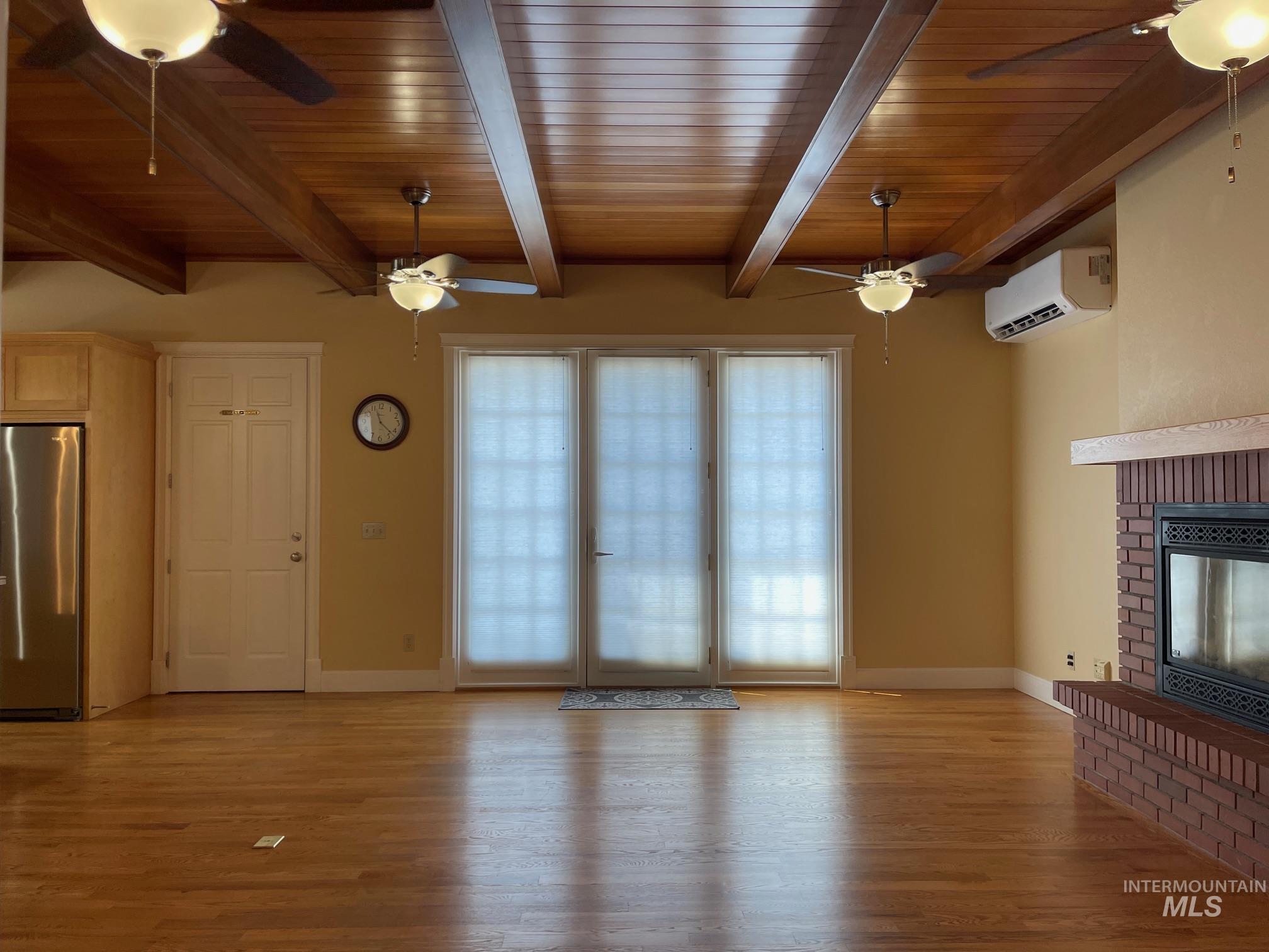 404 S Hall St Property Photo 15