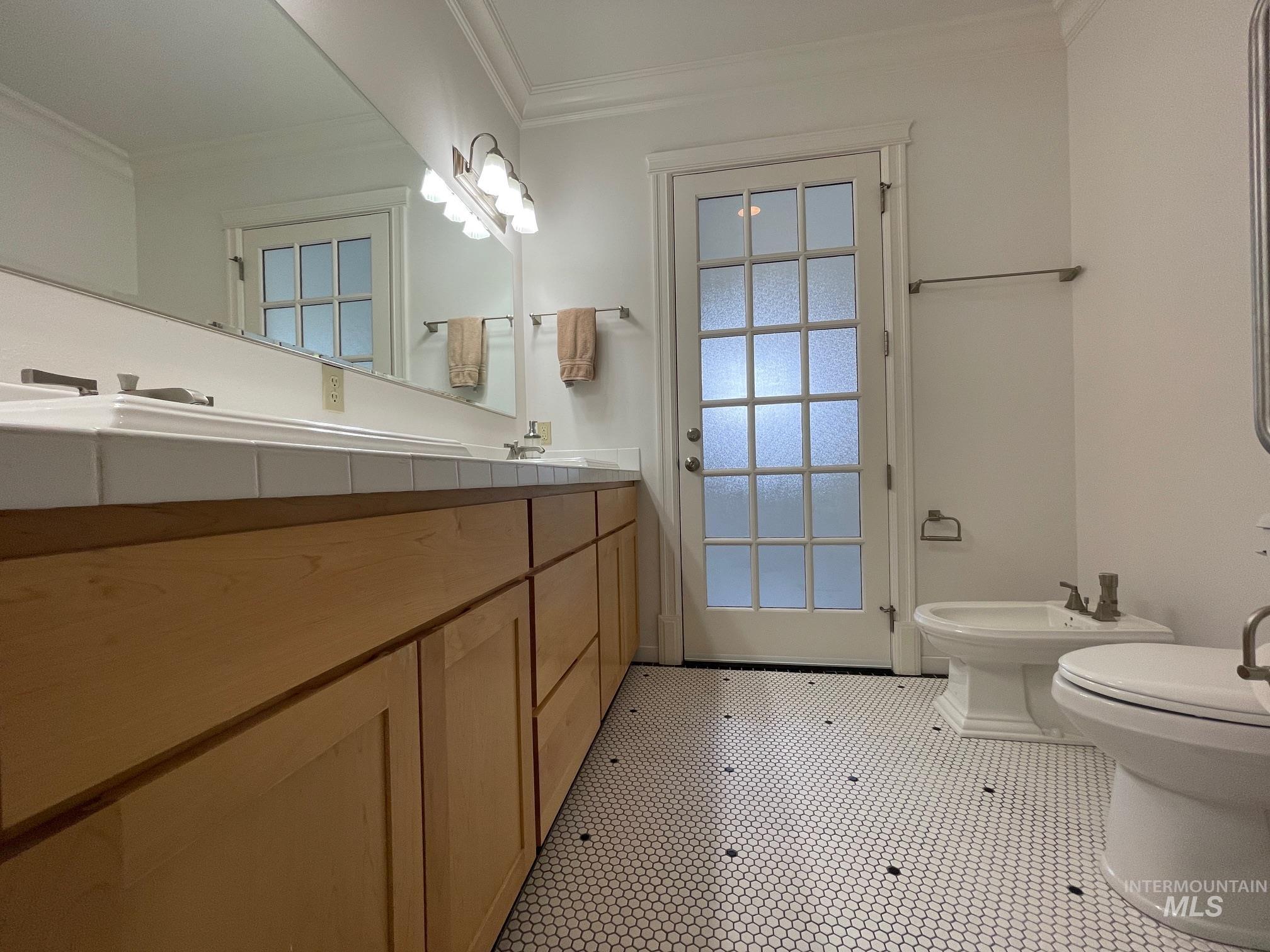 404 S Hall St Property Photo 34