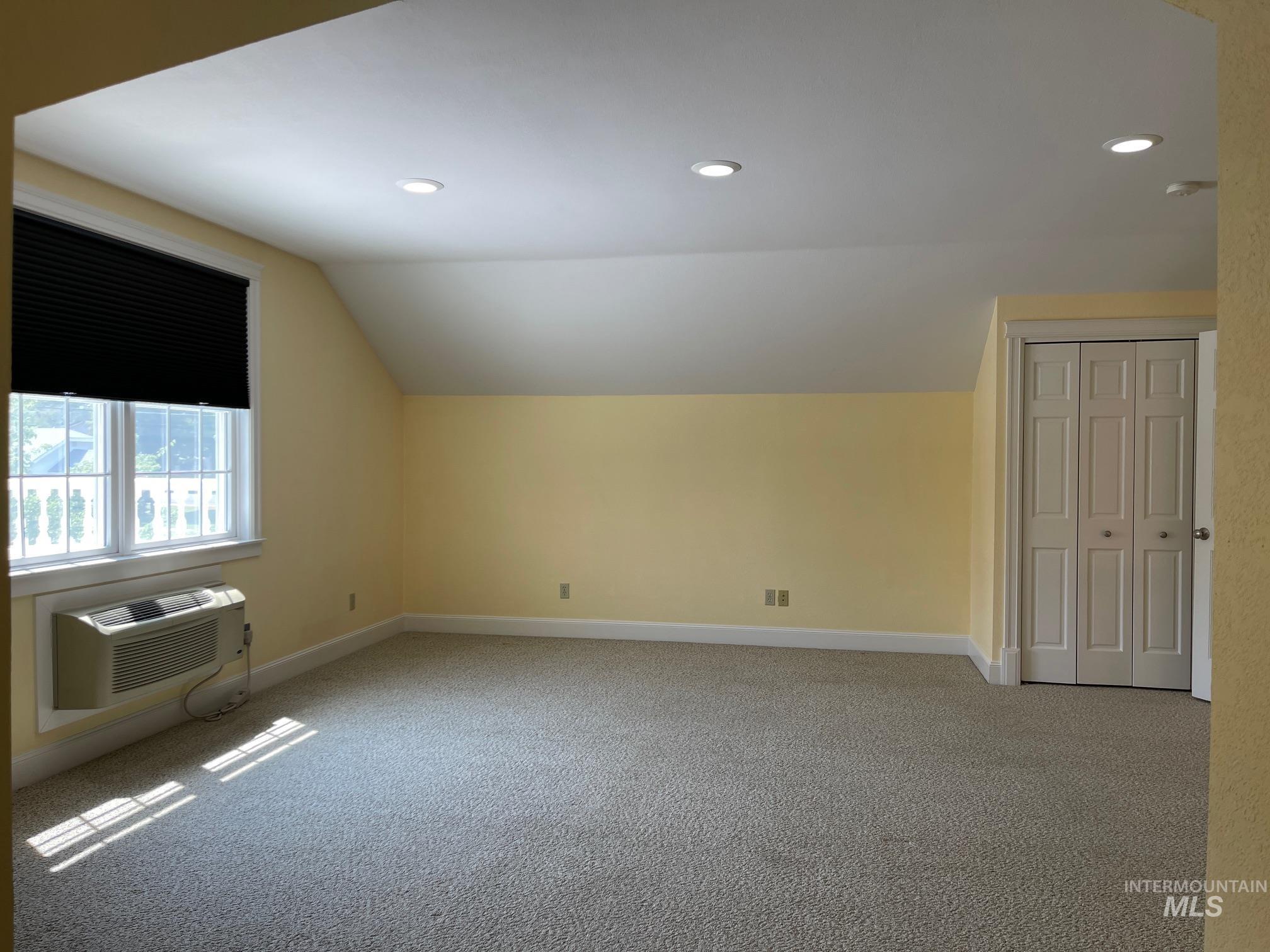 404 S Hall St Property Photo 39
