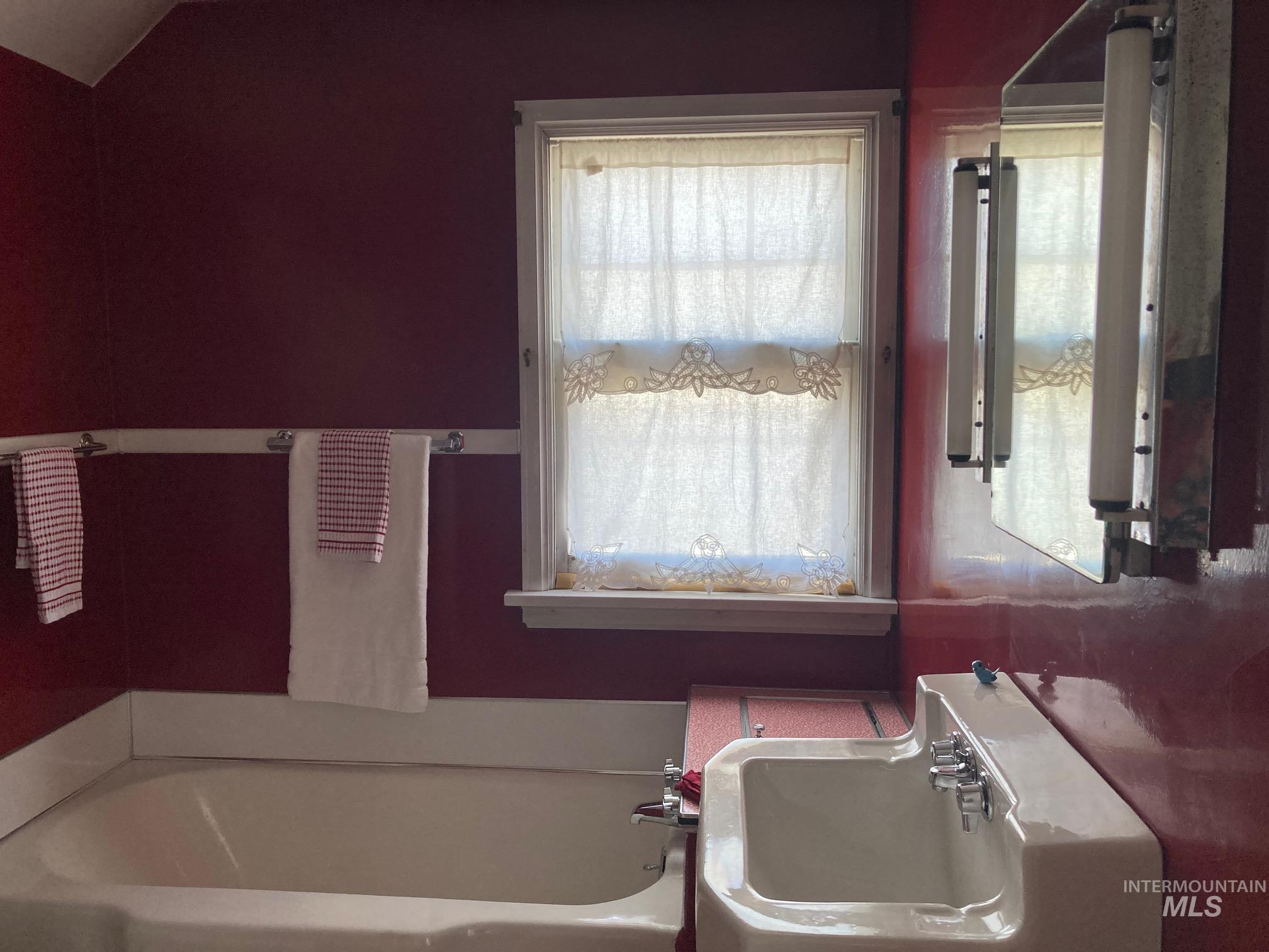 311 14 Ave S Property Photo 17