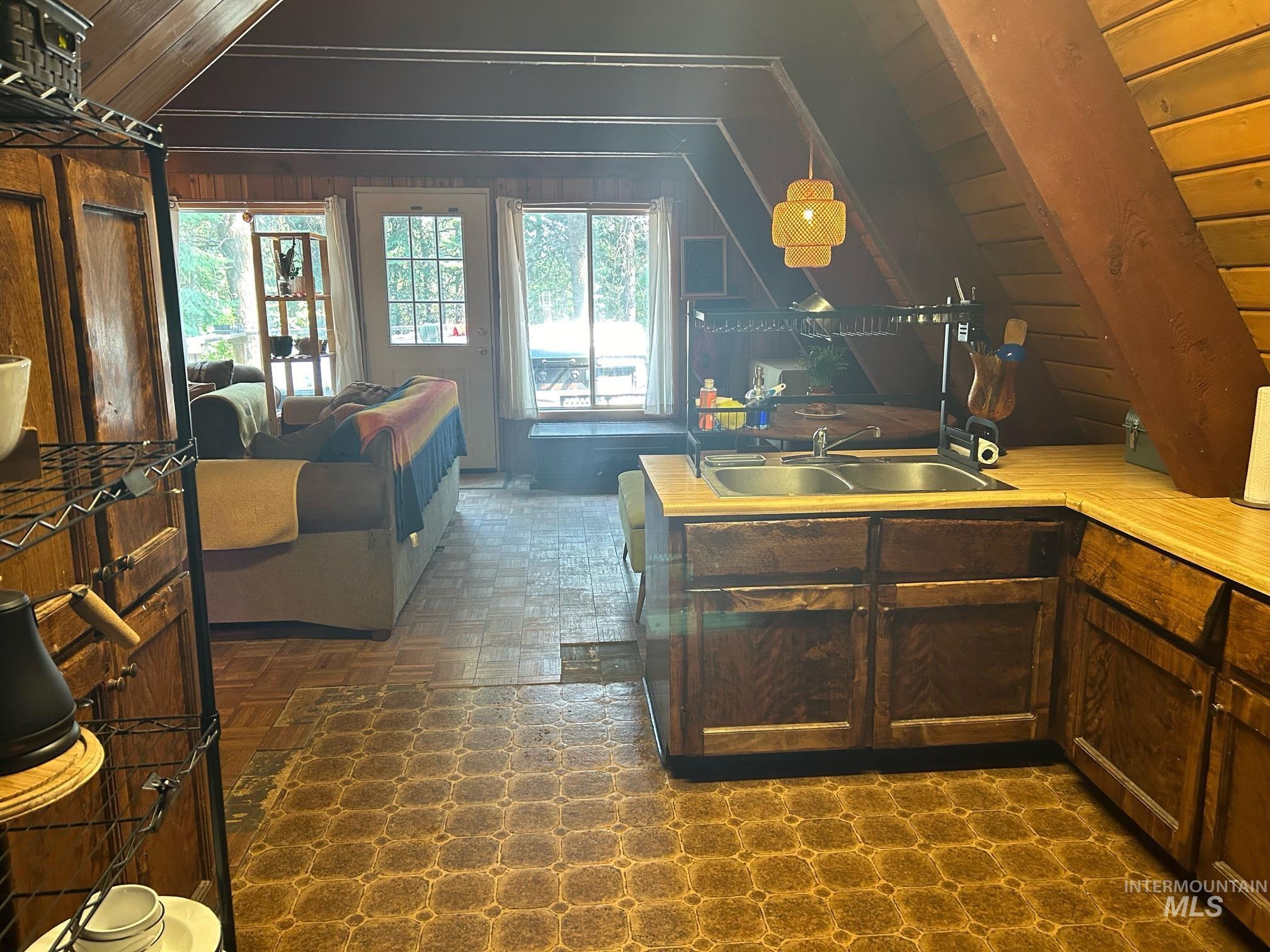 2449 Maverick Rd Property Photo 8