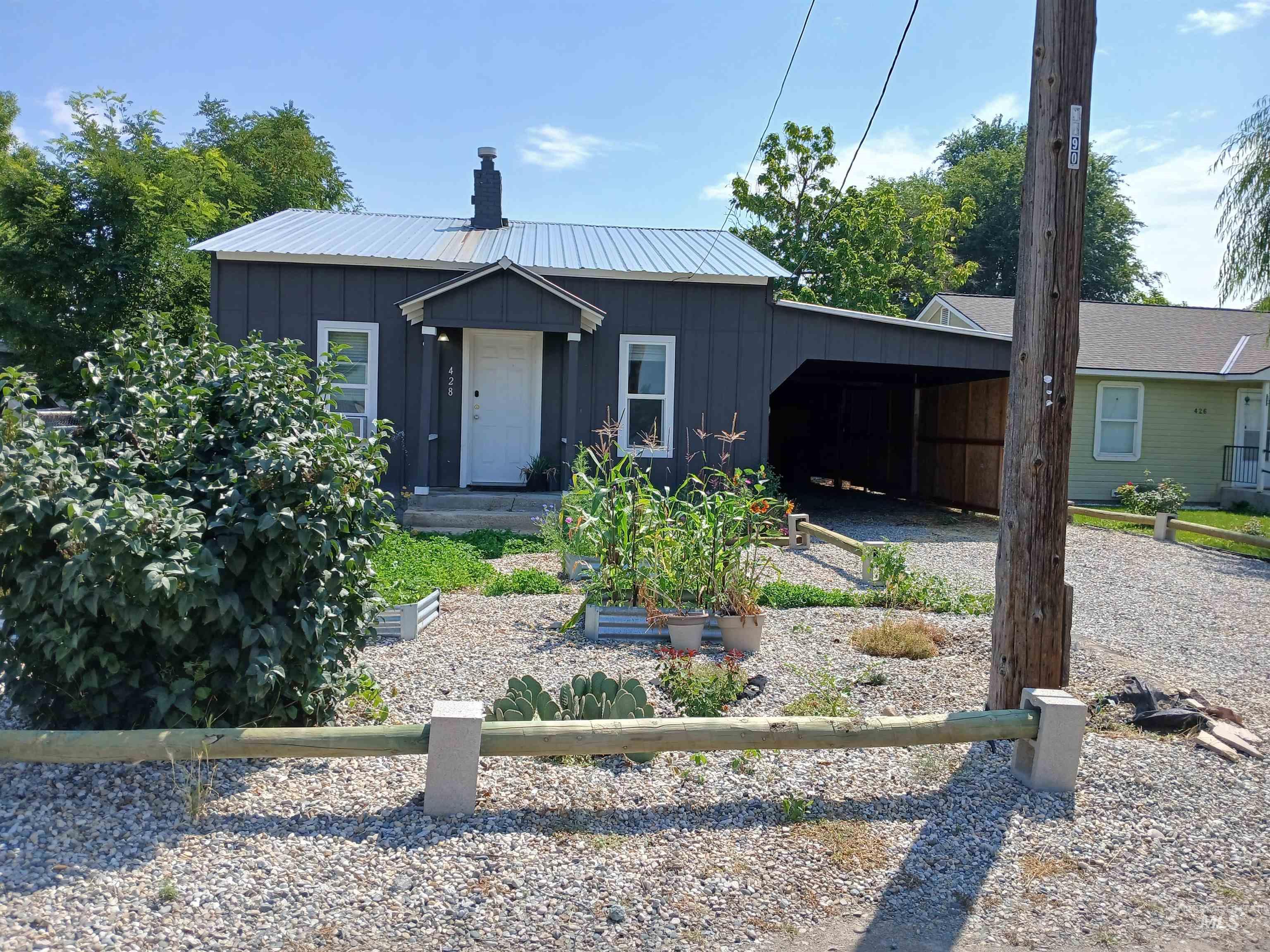 428 N Wardwell Ave Property Photo 3