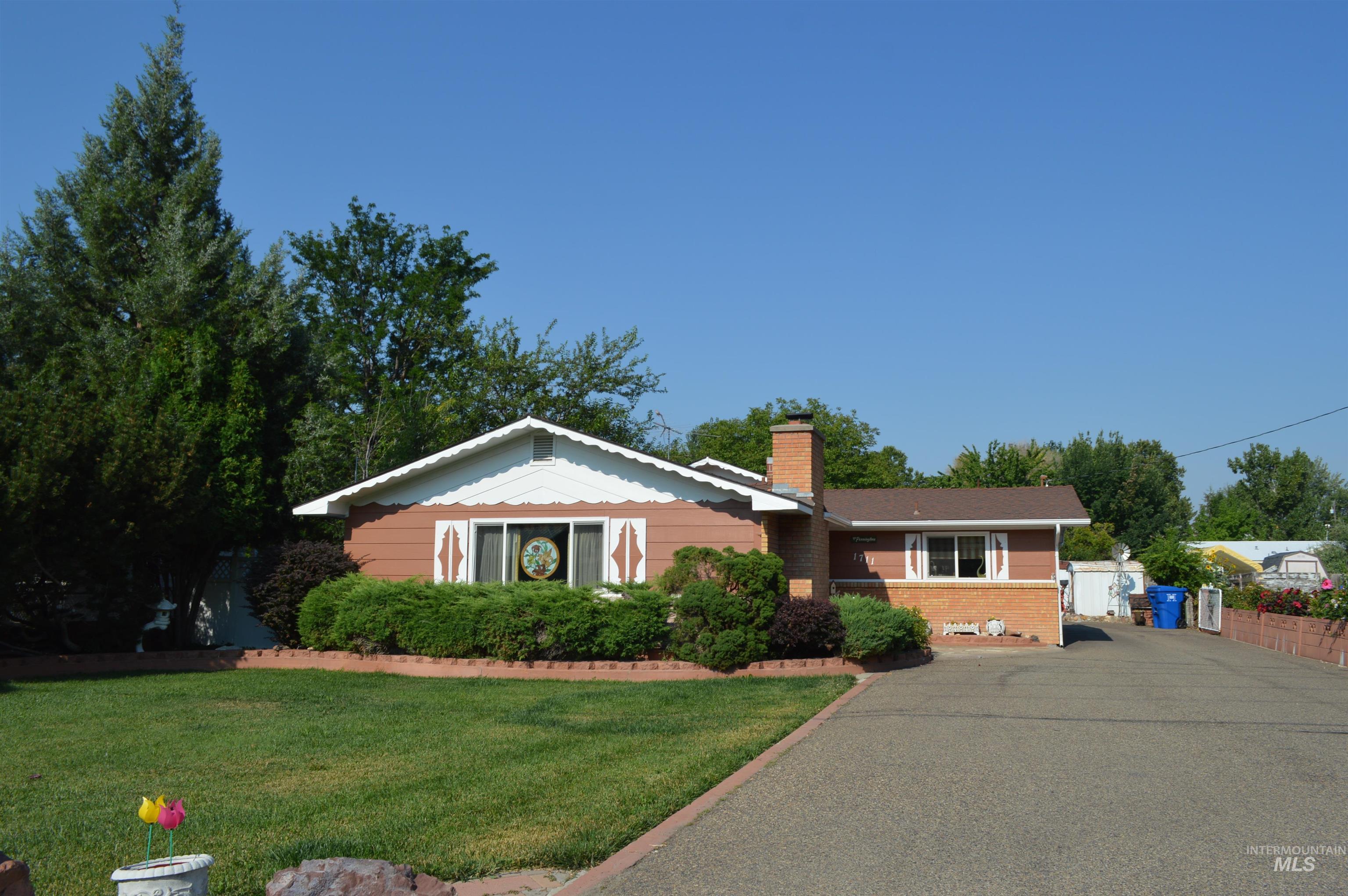 1711 Allen Avenue Property Photo 1