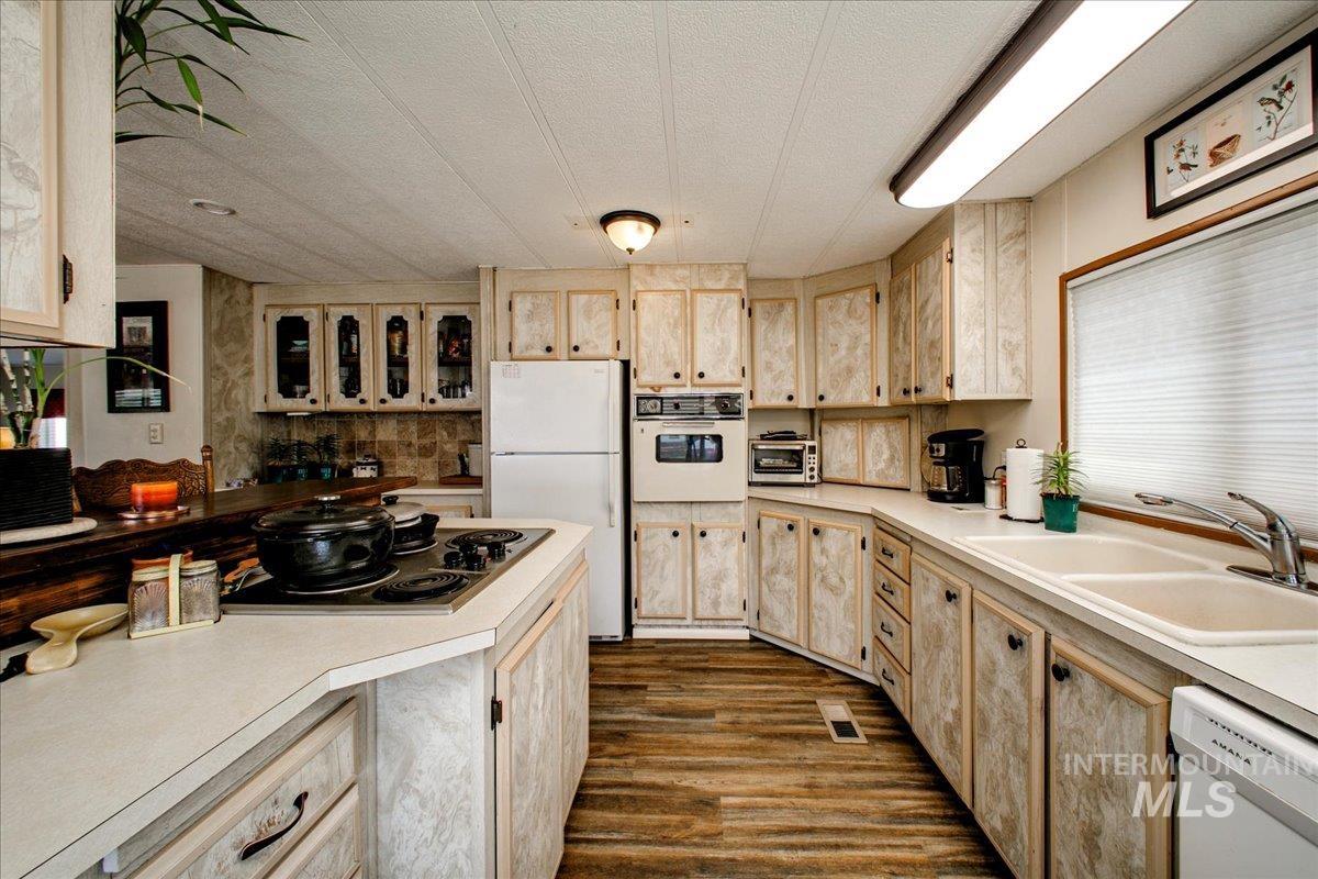 5381 N Glencrest Property Photo 4