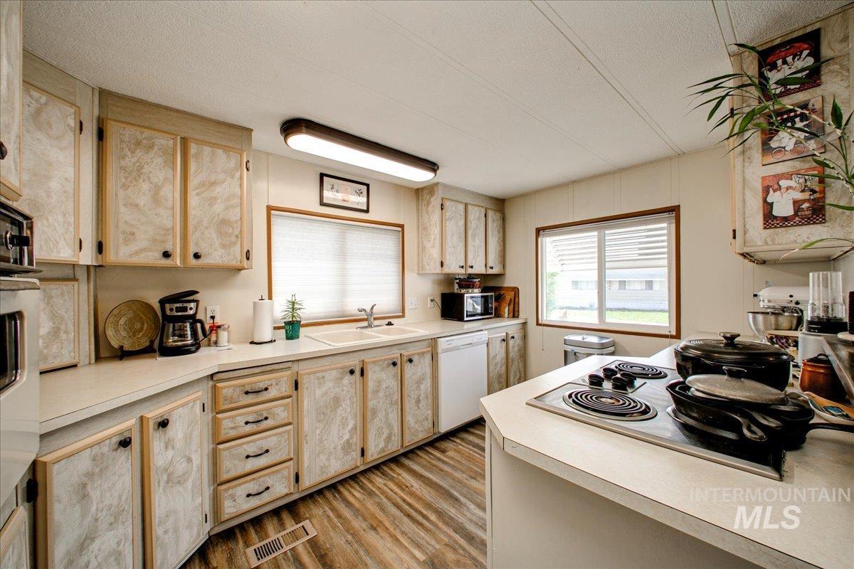 5381 N Glencrest Property Photo 5