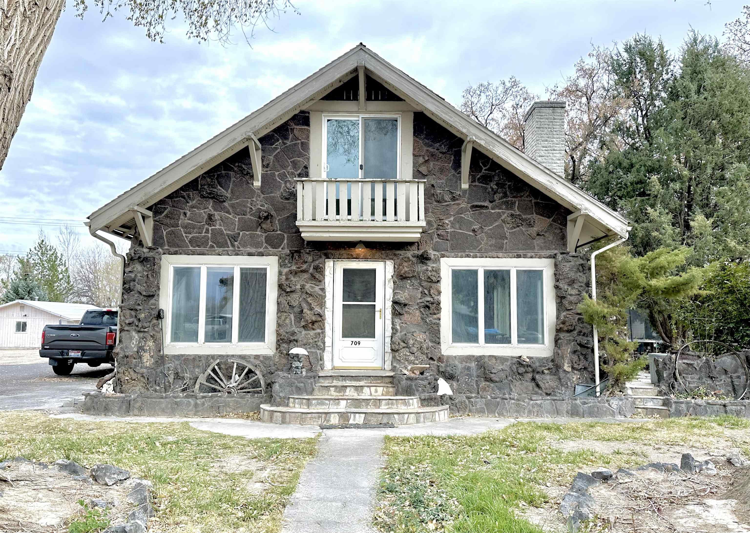 709 Yakima Ave Property Photo 1