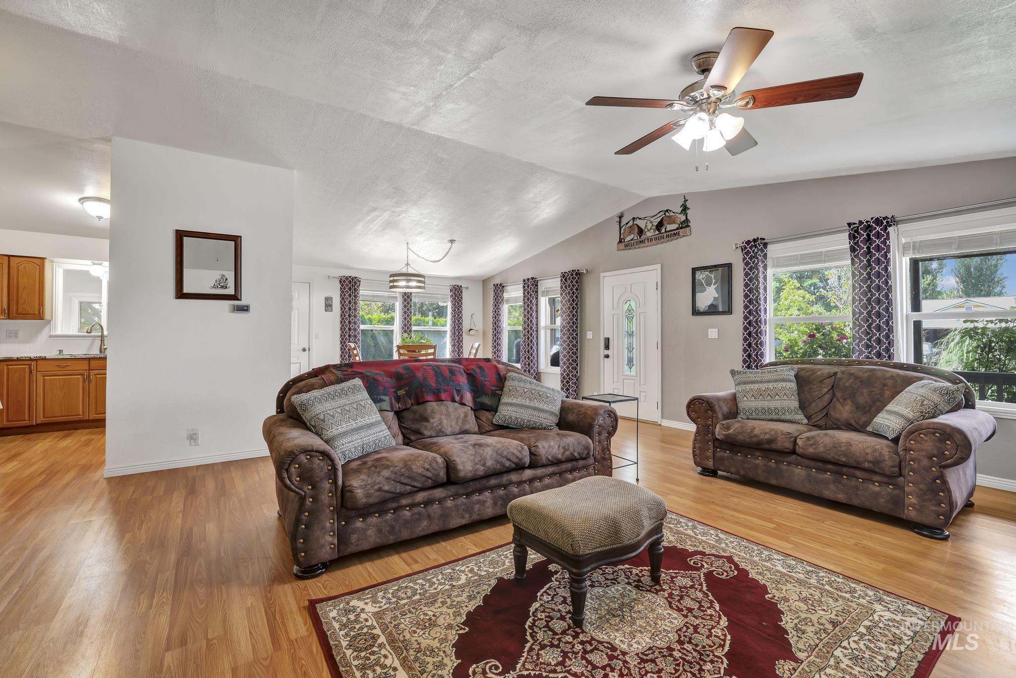 2736 E Northview Drive Property Photo 3