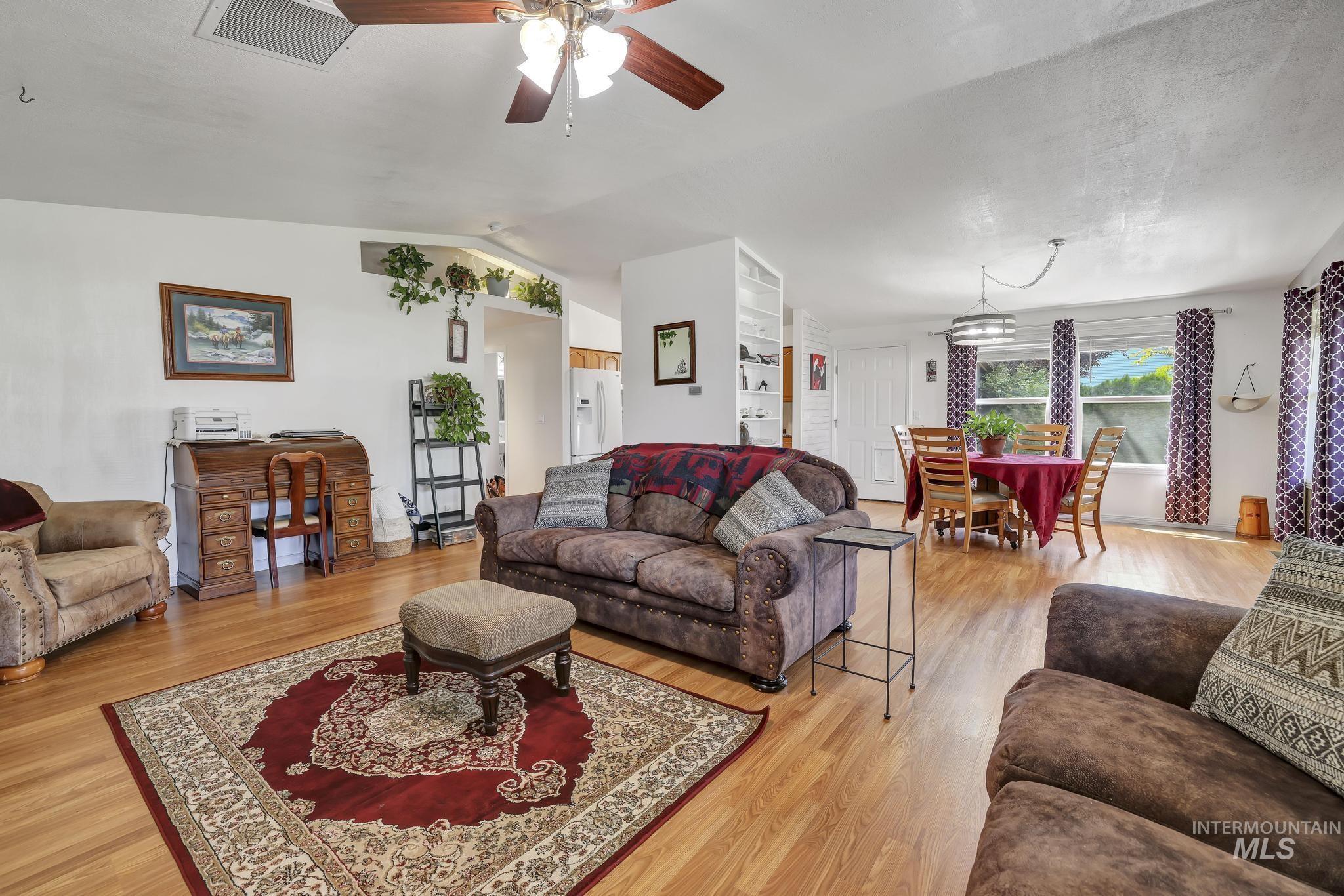 2736 E Northview Drive Property Photo 4