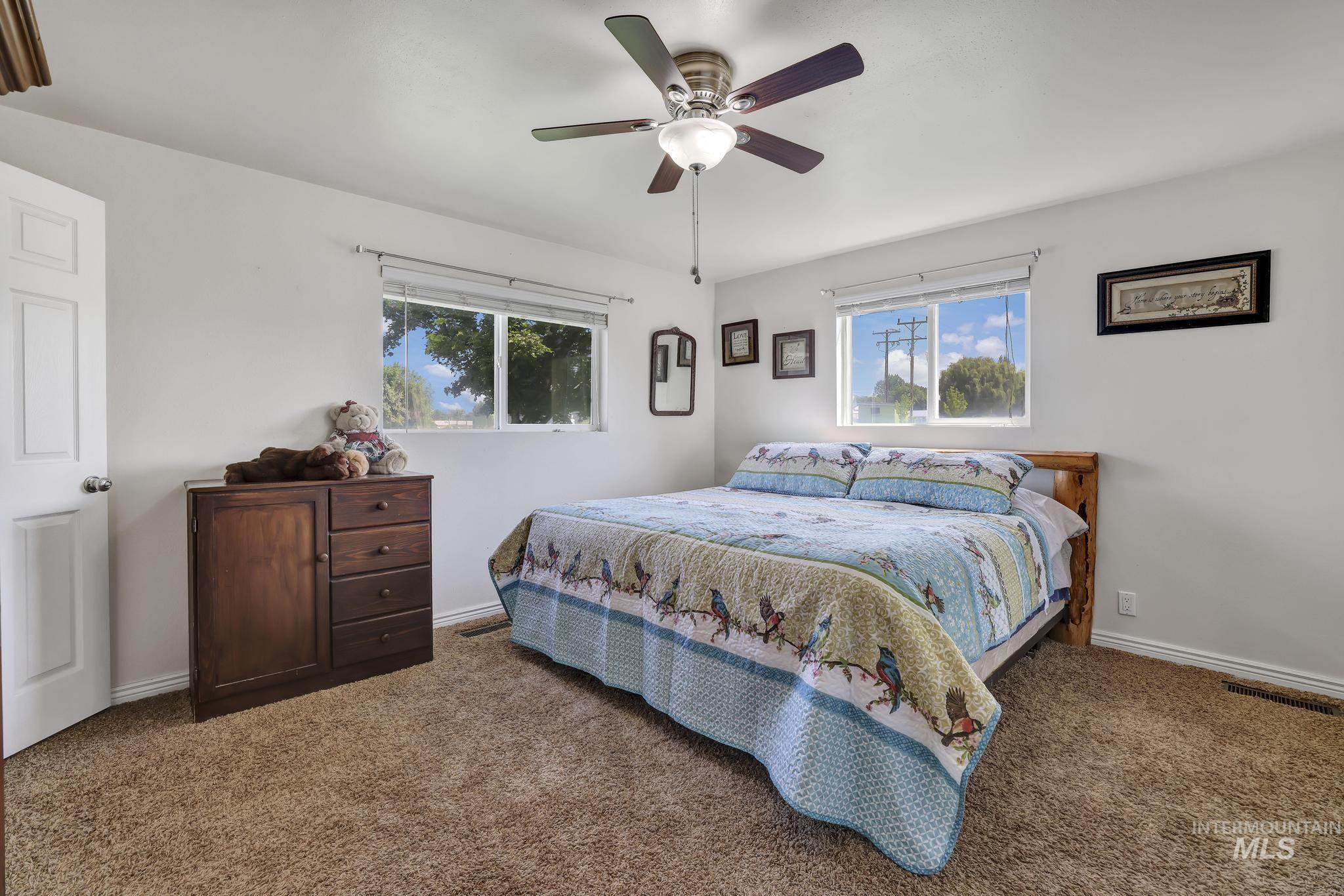 2736 E Northview Drive Property Photo 8