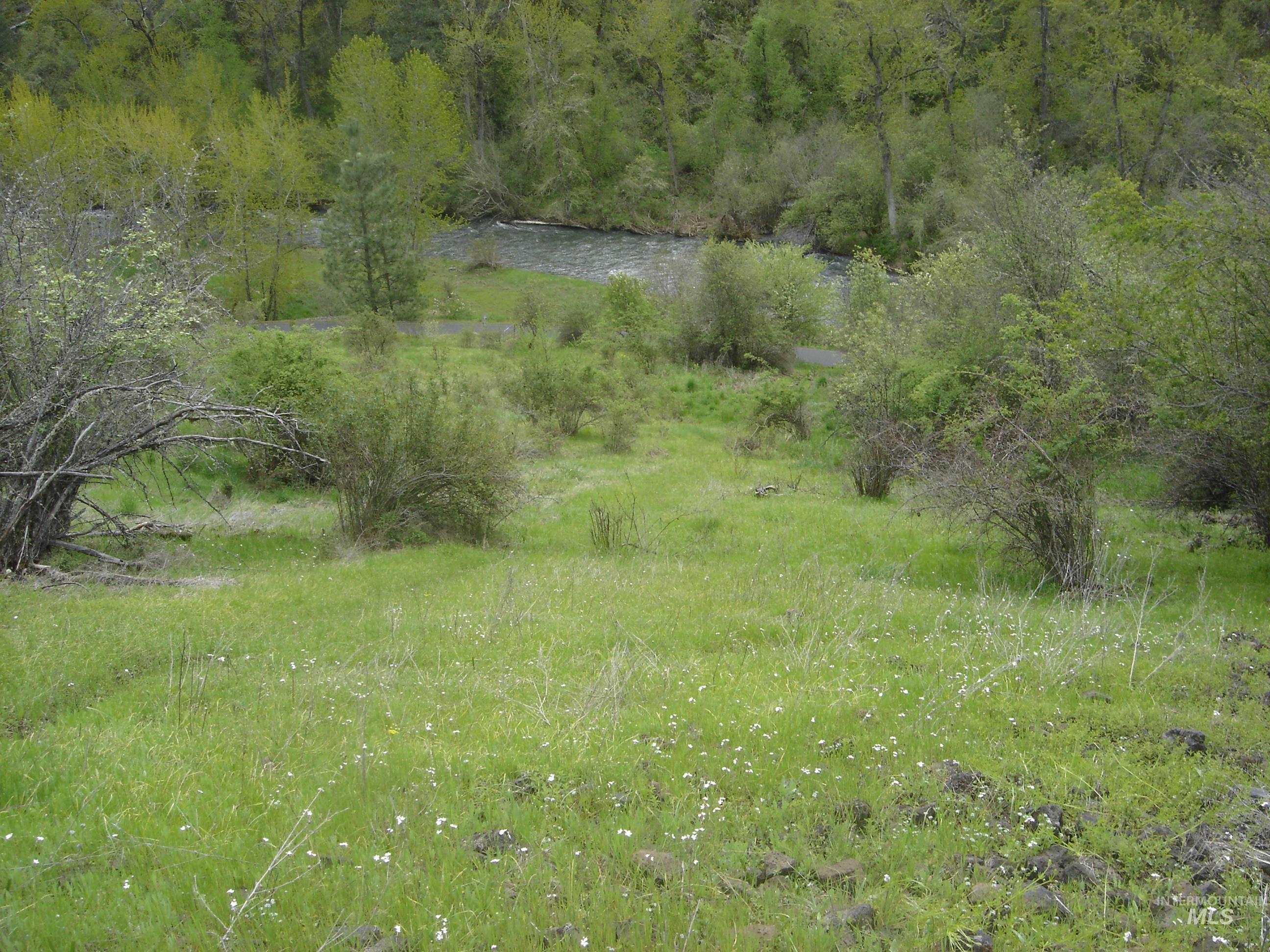 1068 Clearcreek Road Property Photo 4