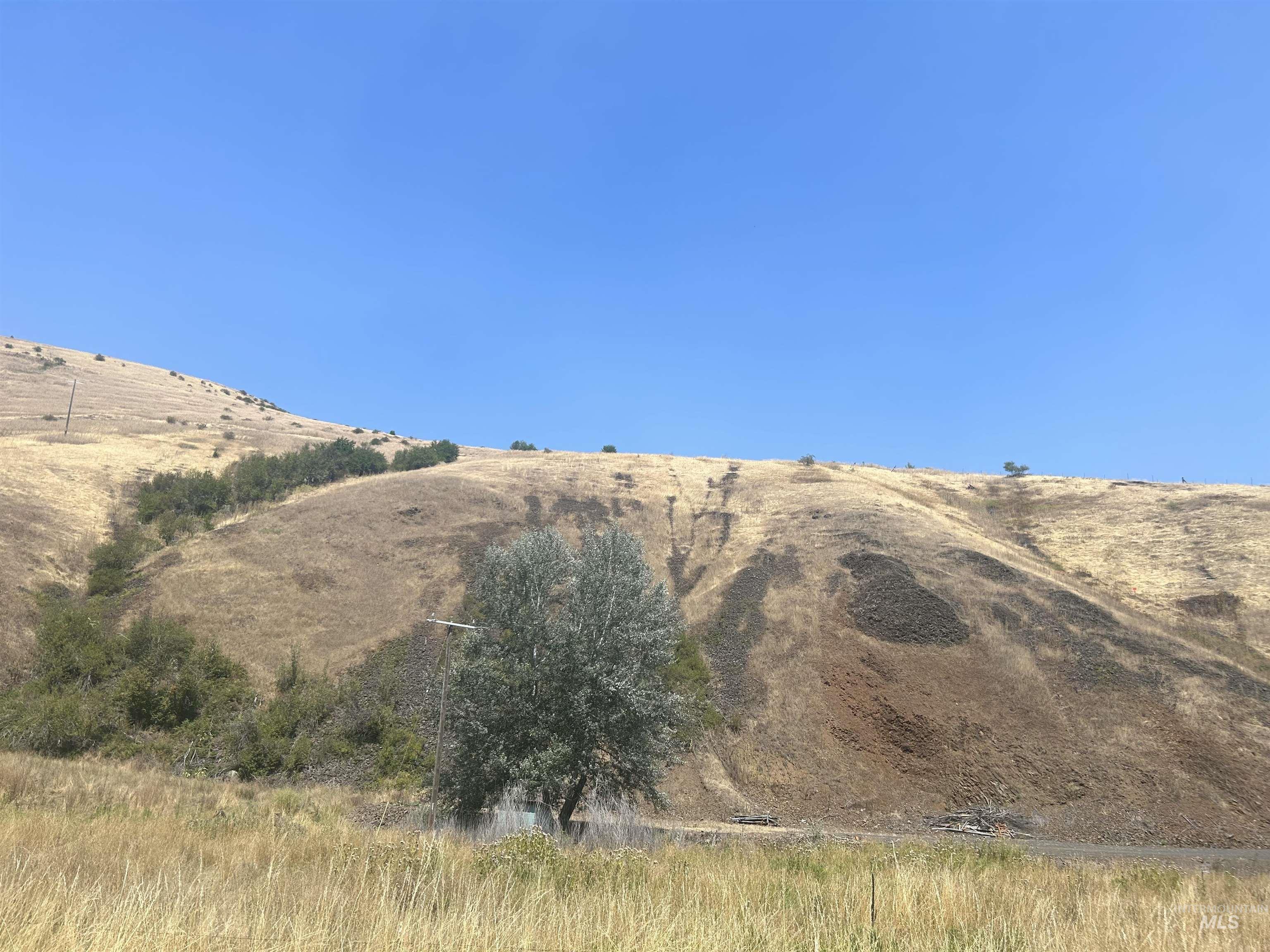 1068 Clearcreek Road Property Photo 11