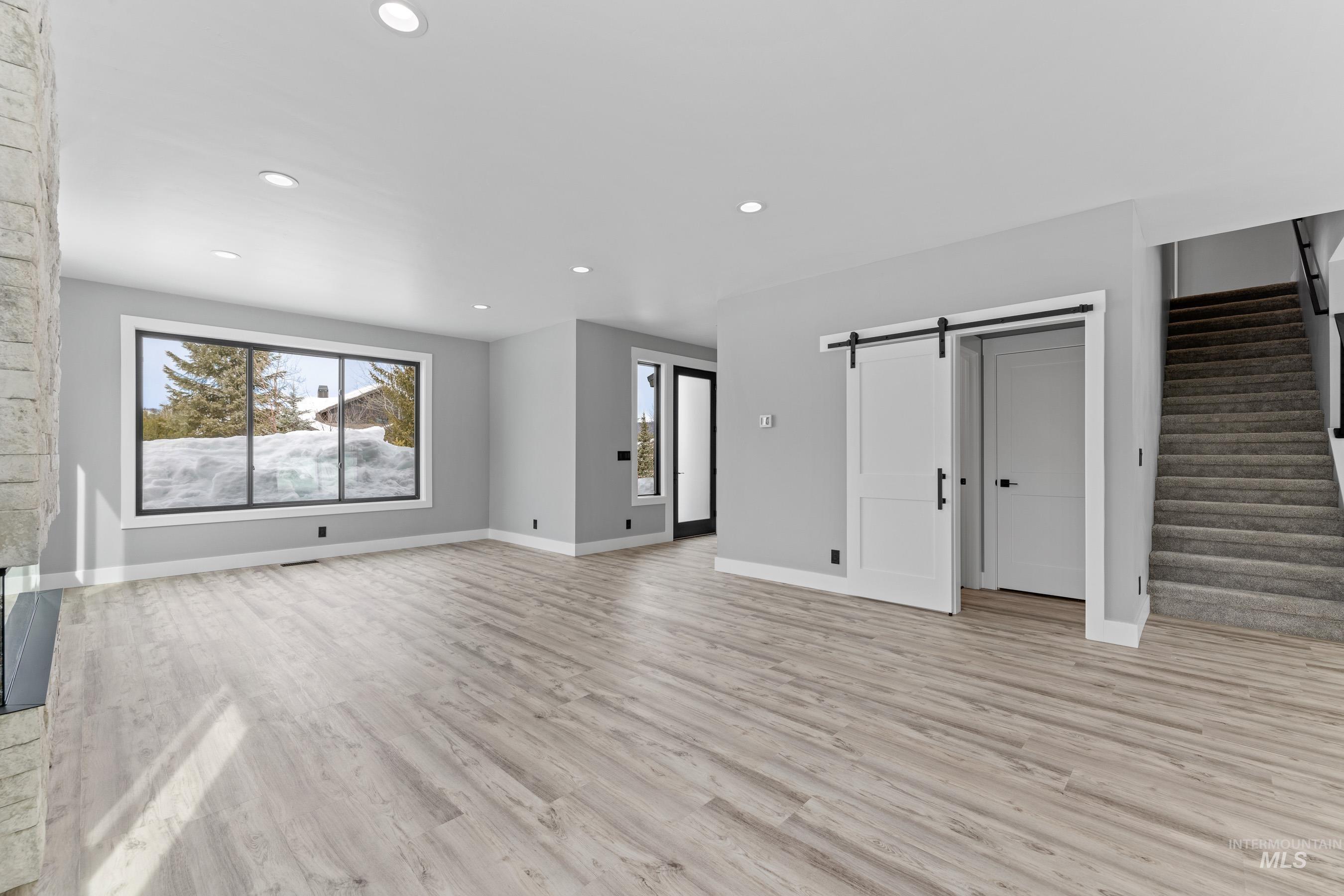224 Meadow Lake Ct Property Photo 7