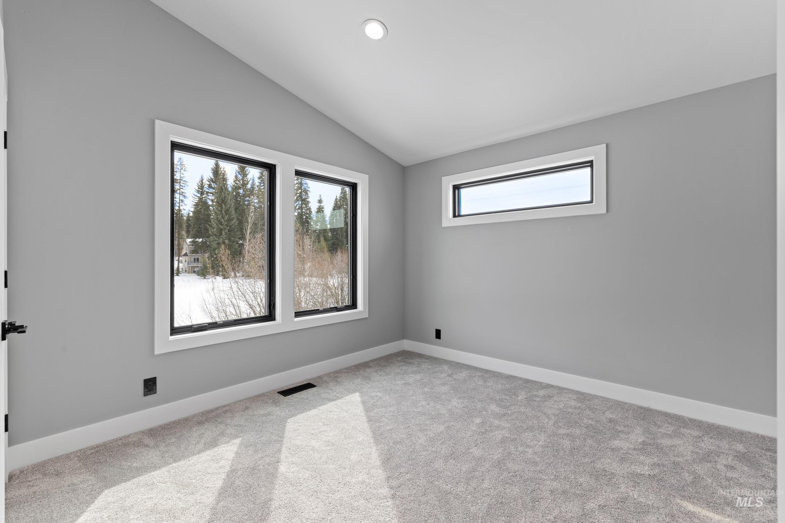 224 Meadow Lake Ct Property Photo 28