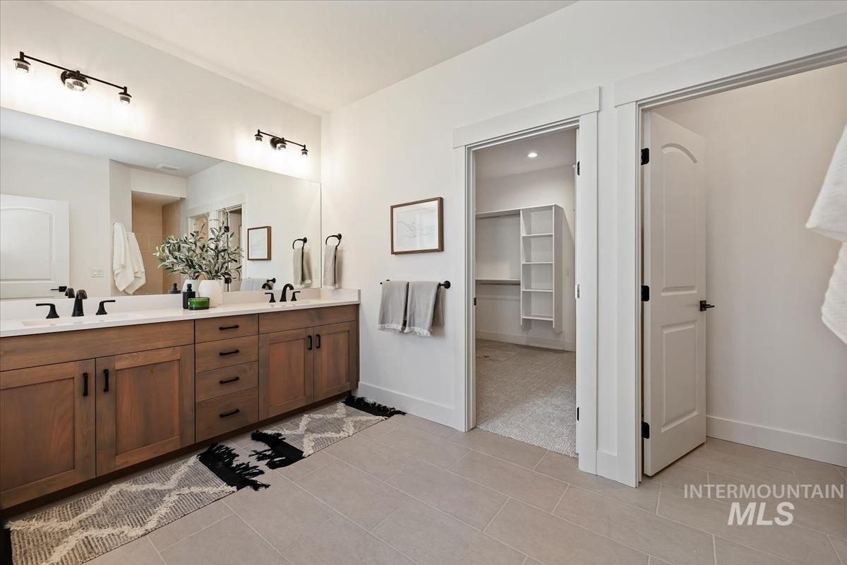 6300 E One Tree Place Property Photo 9