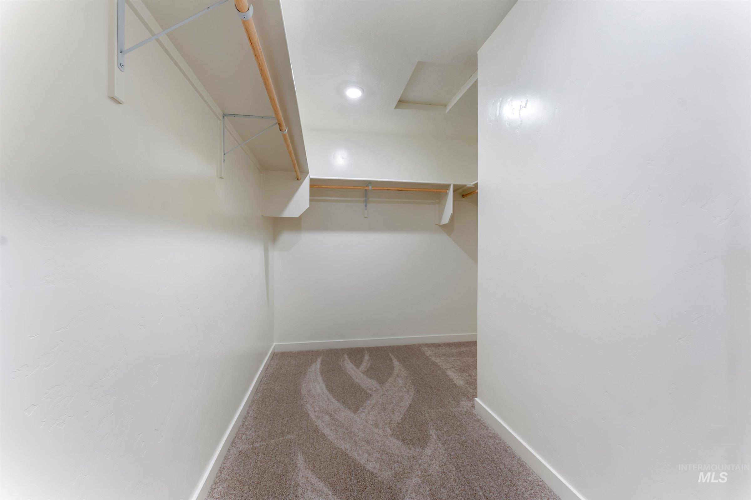 11200 Overhang St Property Photo 18