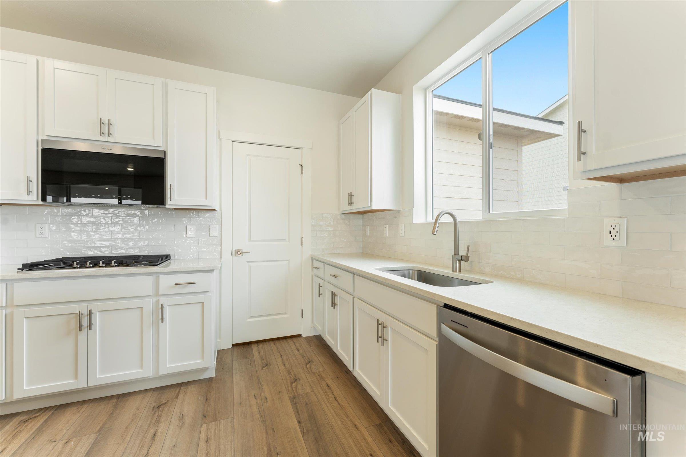 11176 Overhang St Property Photo 8
