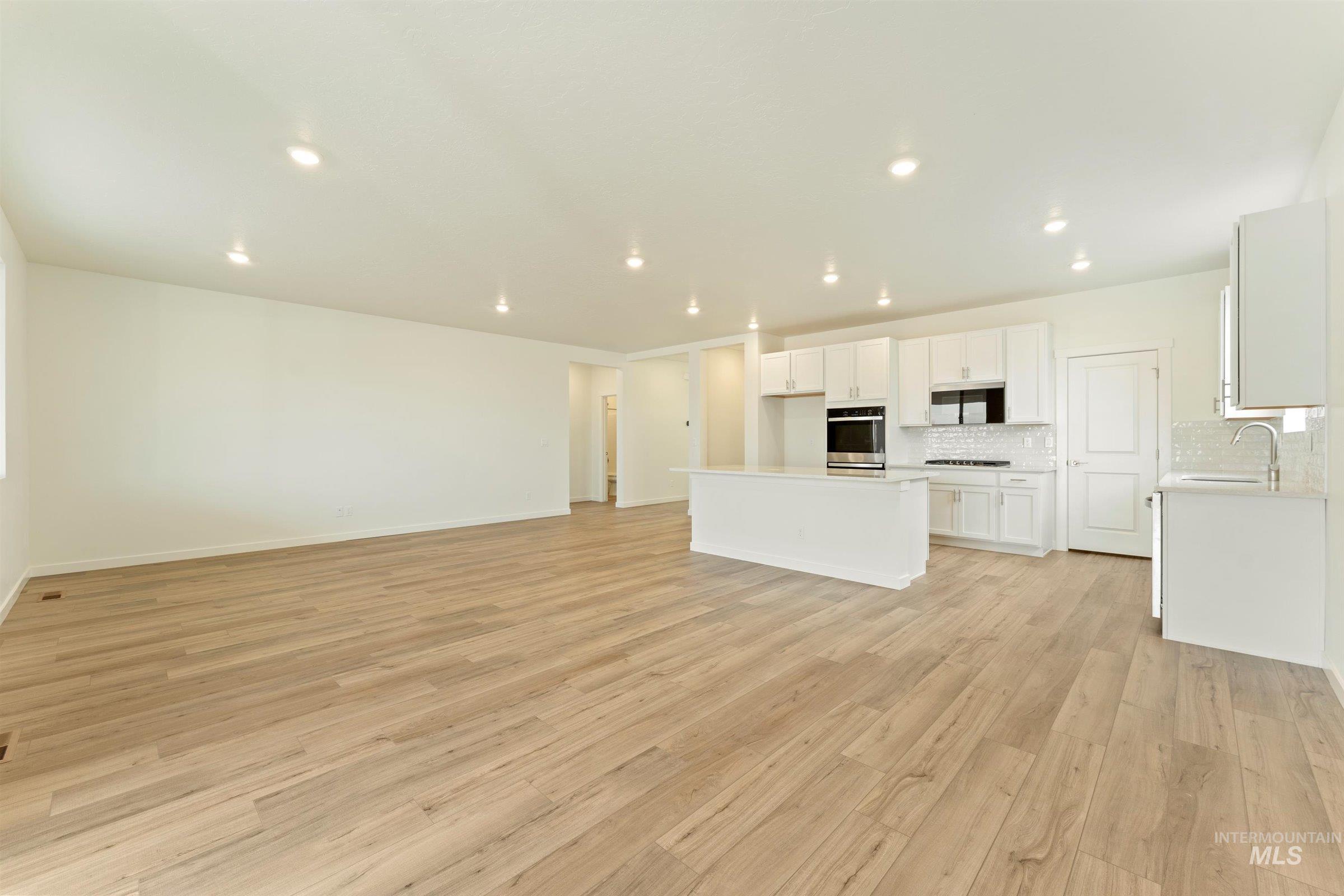 11176 Overhang St Property Photo 12