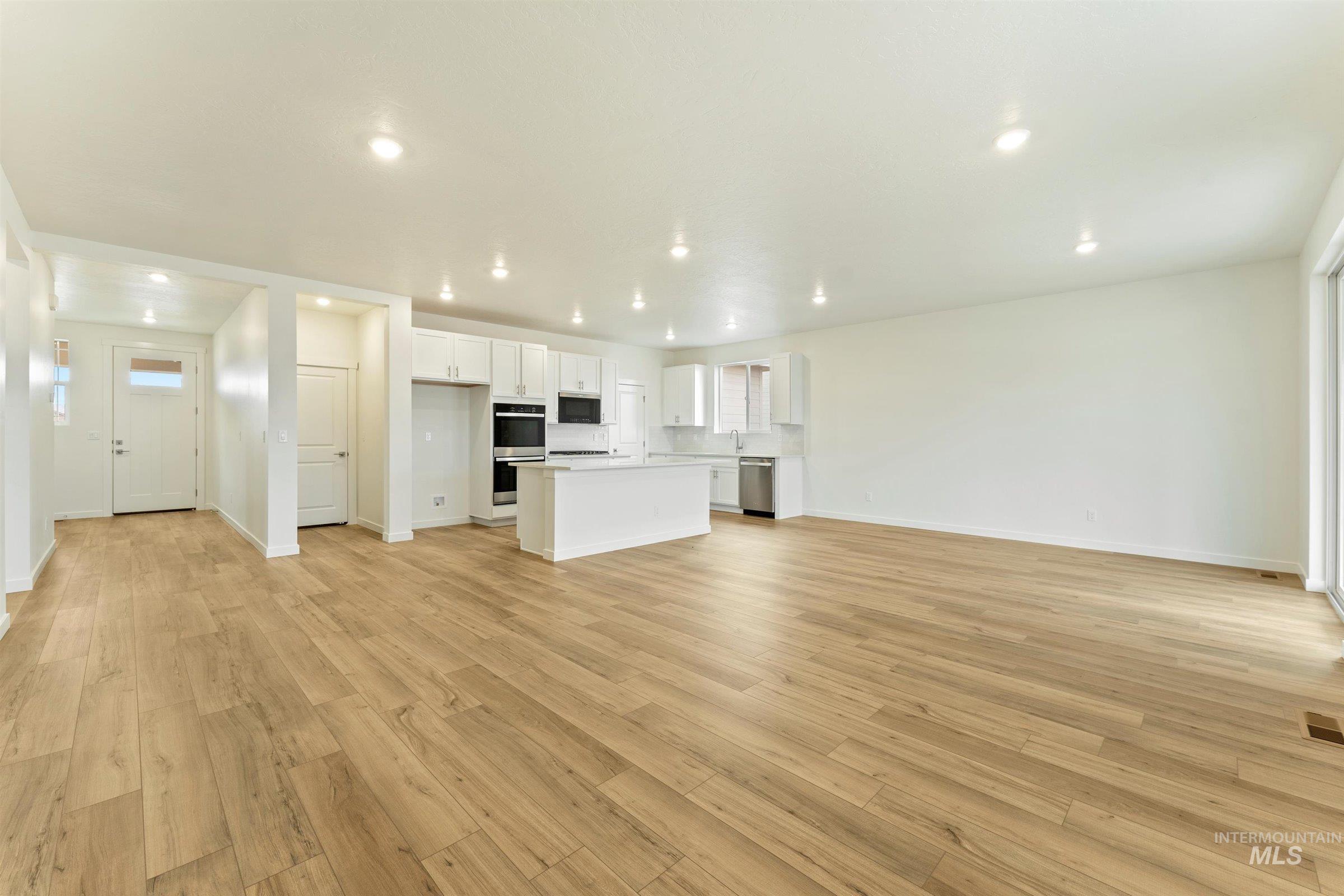 11176 Overhang St Property Photo 13