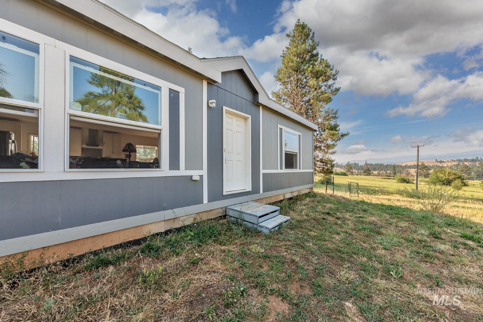 2093 Seid Creek Rd Property Photo 8