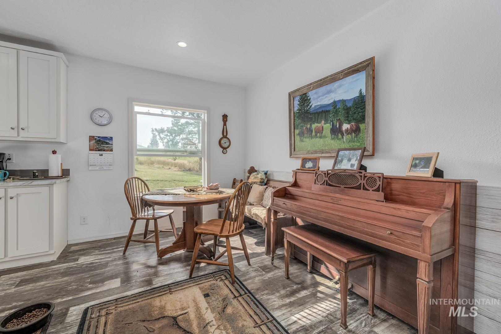 2093 Seid Creek Rd Property Photo 23