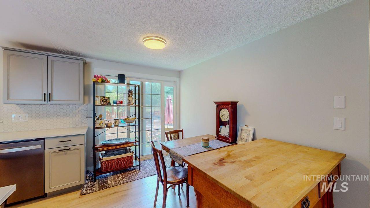 510 Shoshone Drive Property Photo 3