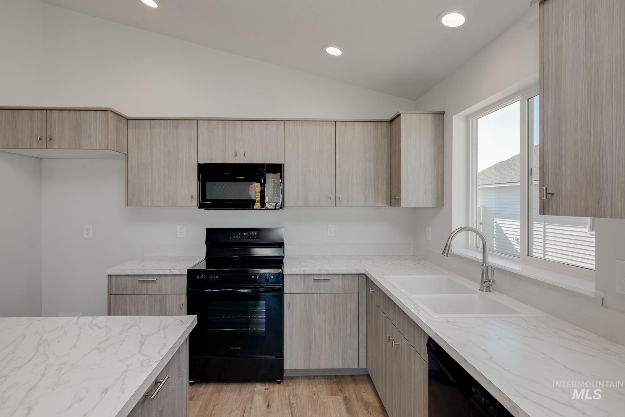 12898 Carkhill St Property Photo 6
