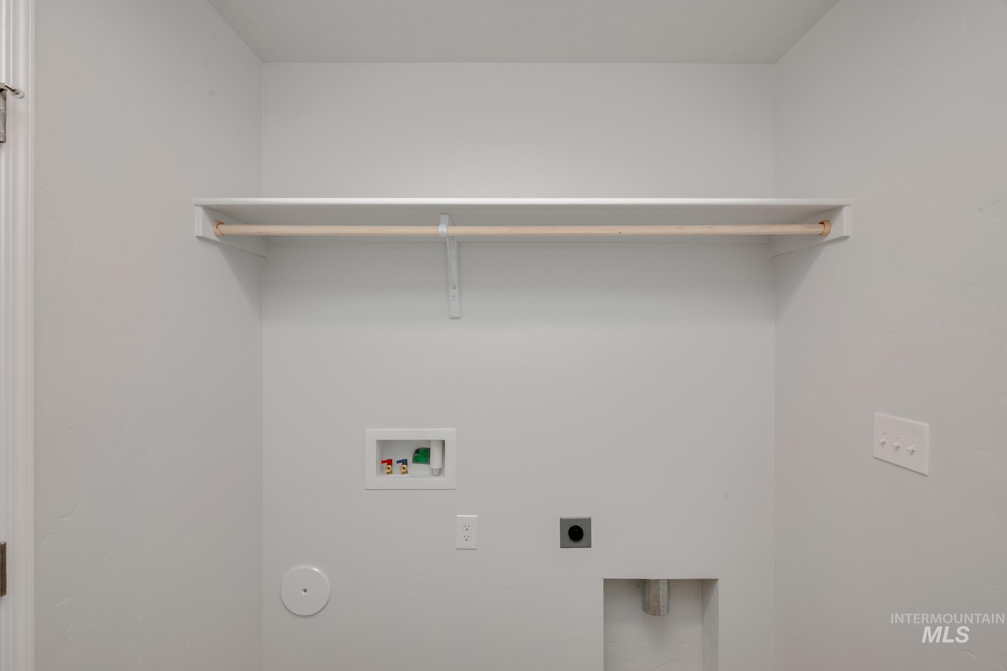 12898 Carkhill St Property Photo 14