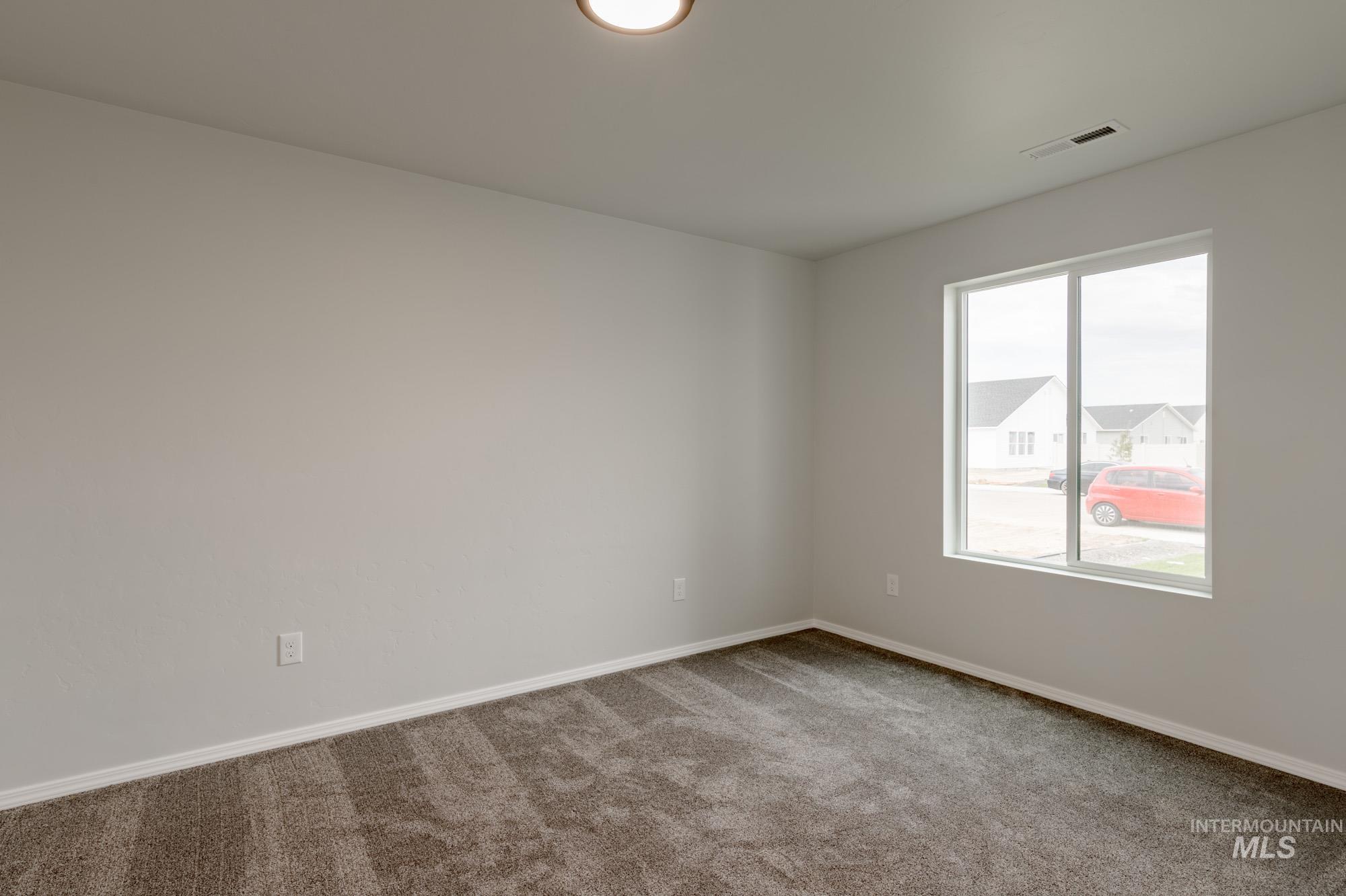 12929 Klamath Falls St Property Photo 3