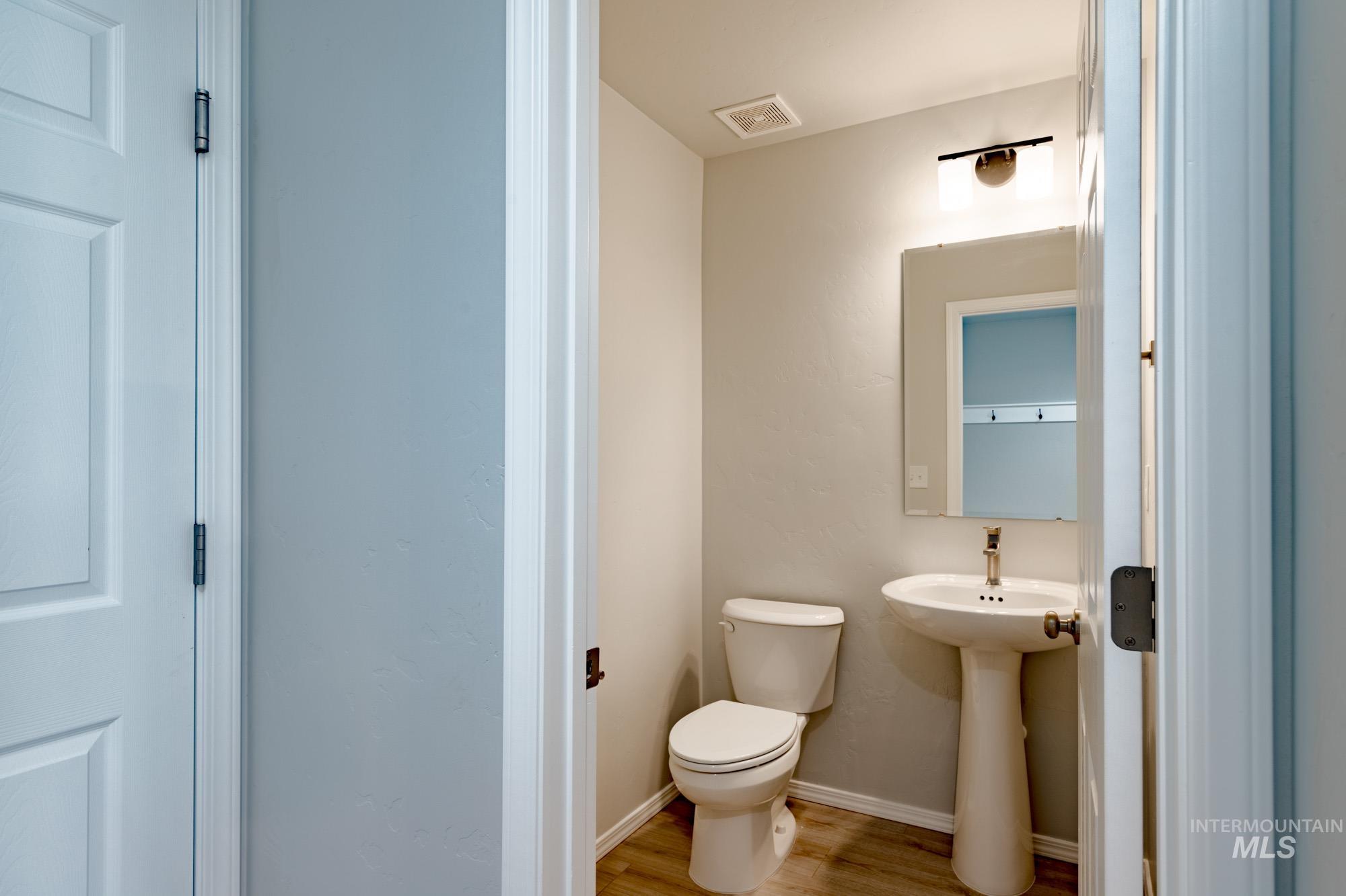 12929 Klamath Falls St Property Photo 13