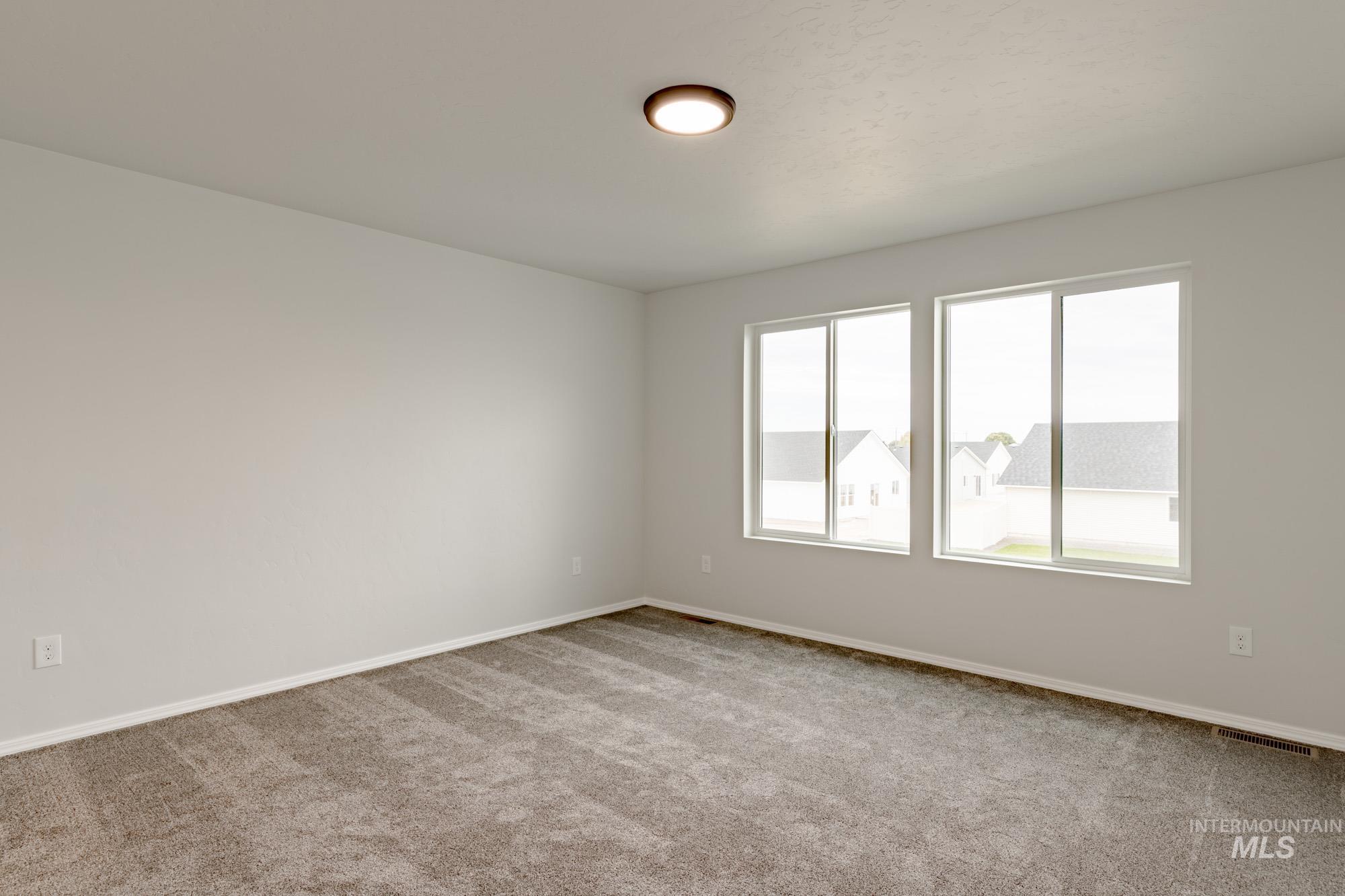 12929 Klamath Falls St Property Photo 14